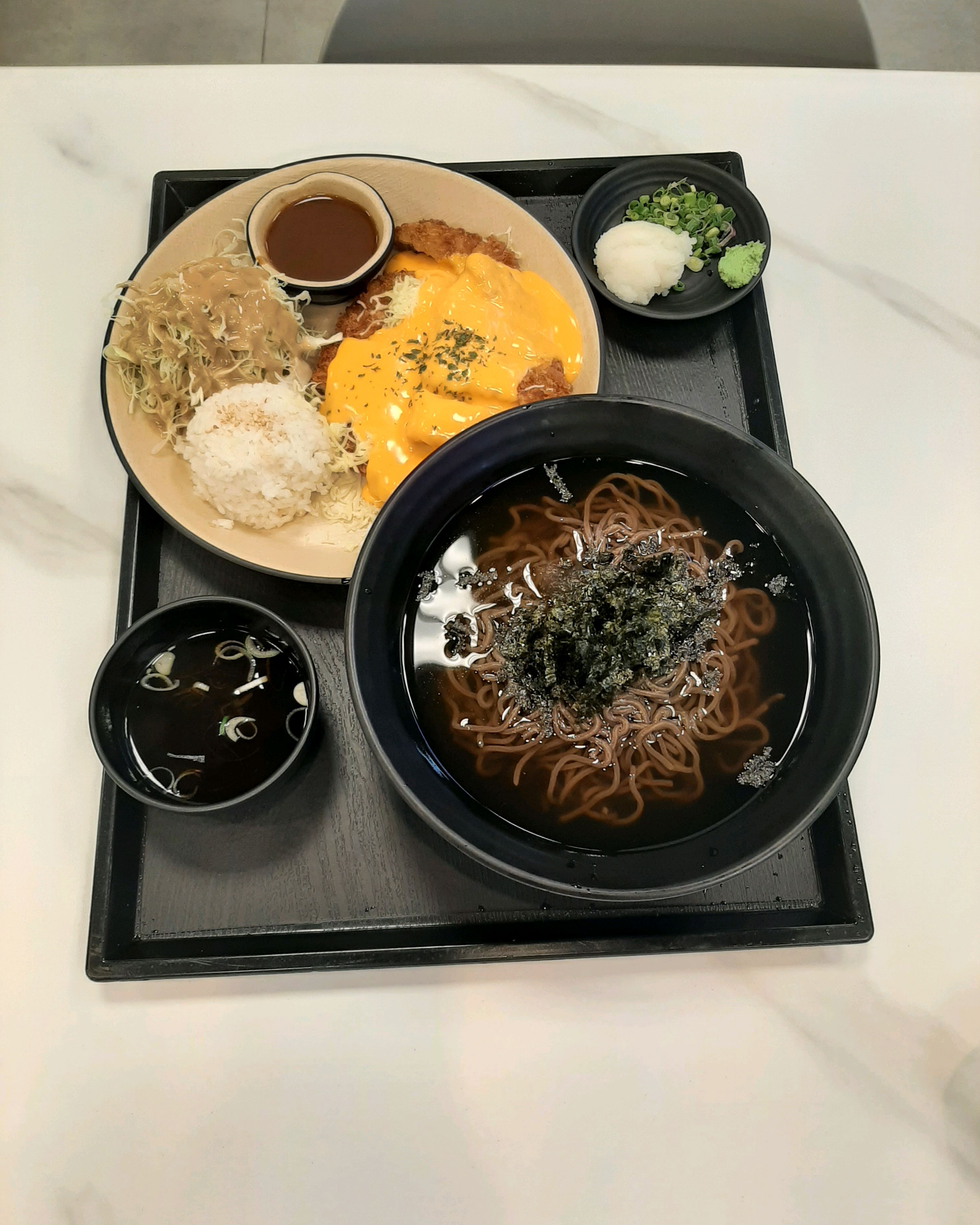 아이랑 천안 펜타포트에서 모아나 영화 보고 저녁먹으러 갔어요. 치돈이랑 메밀국수 시켰는데