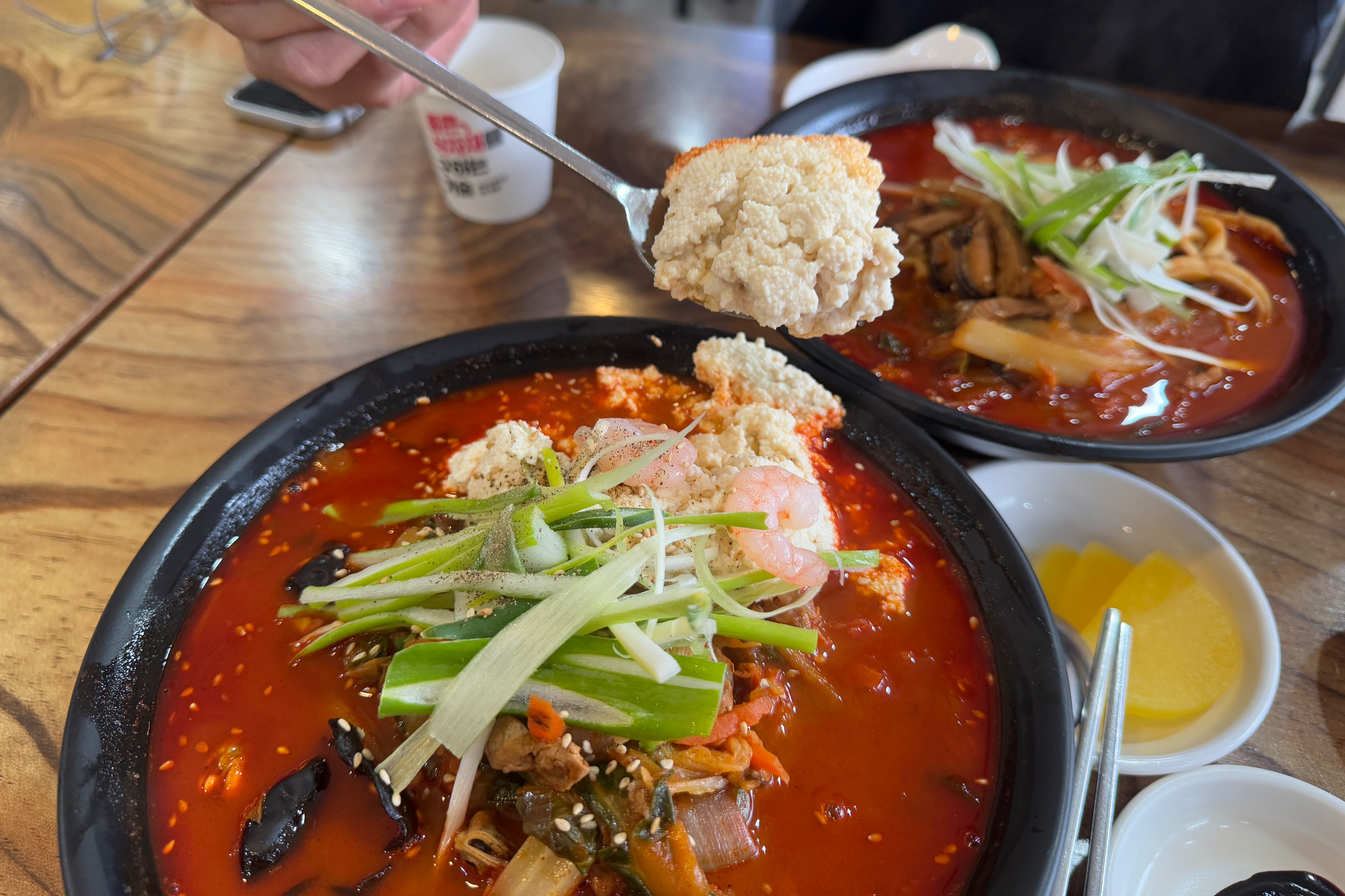 춥고 칼칼하고 고칼로리 땡길 때 교동짬뽕만한게 없네요ㅋㅋ 진짜 맛있어서 밥까지 말아먹었어요