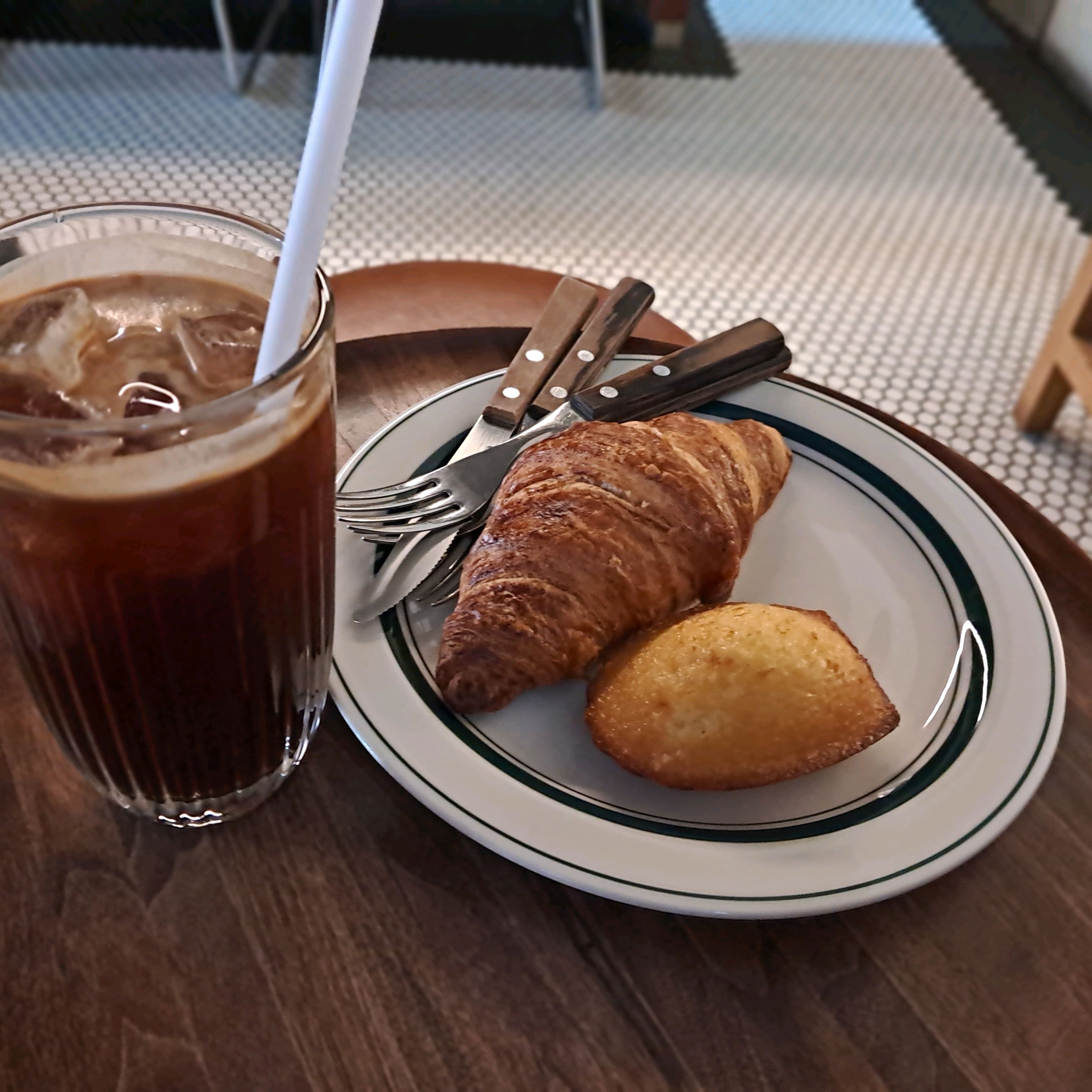 [경리단길 맛집 Cafe TRVR] 직접 가본 로컬 리뷰