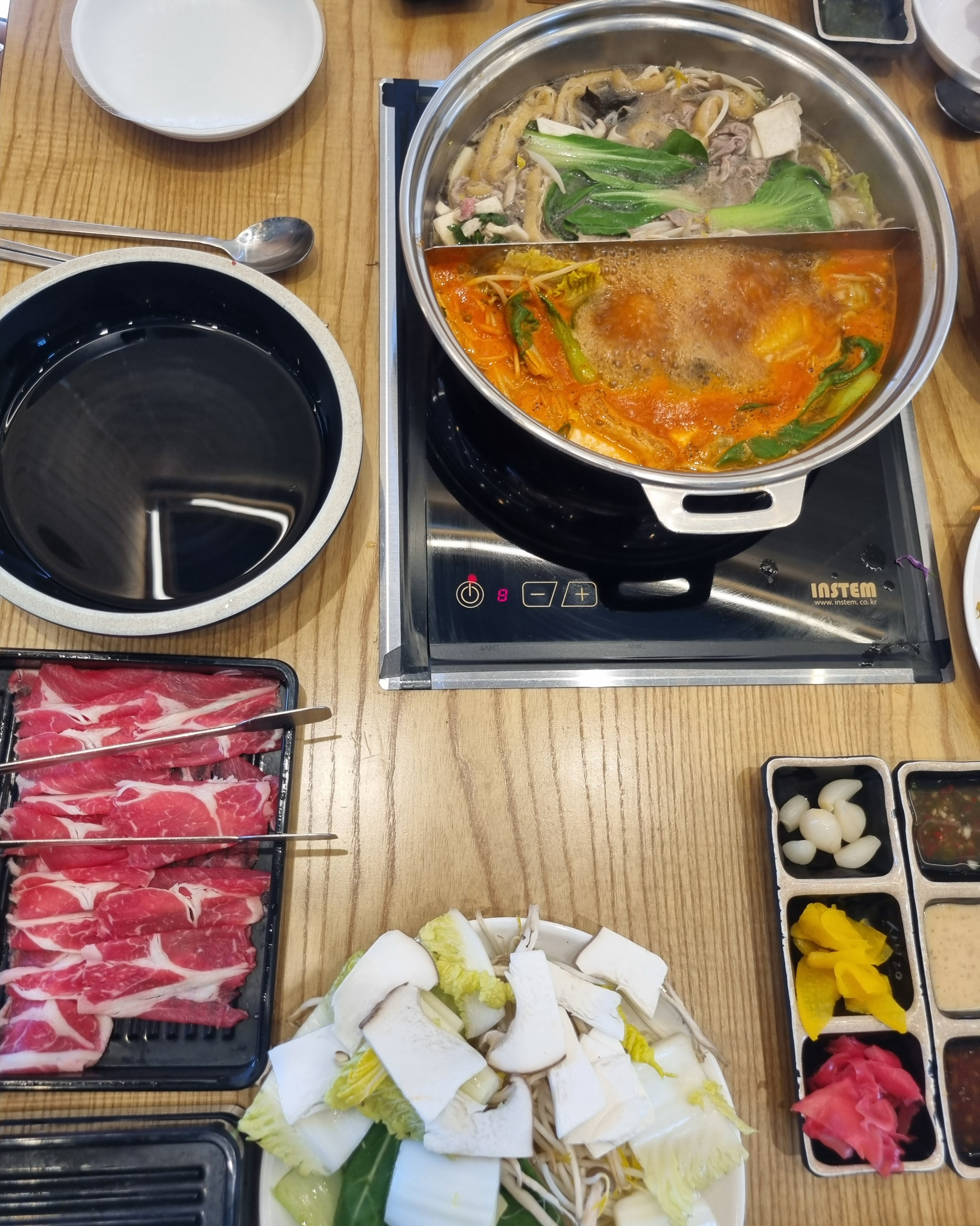 기장점은 처음 방문하게 되었어요 주차부터 편리하게 이용가능했고 손님이 많음에도 불구하고 직