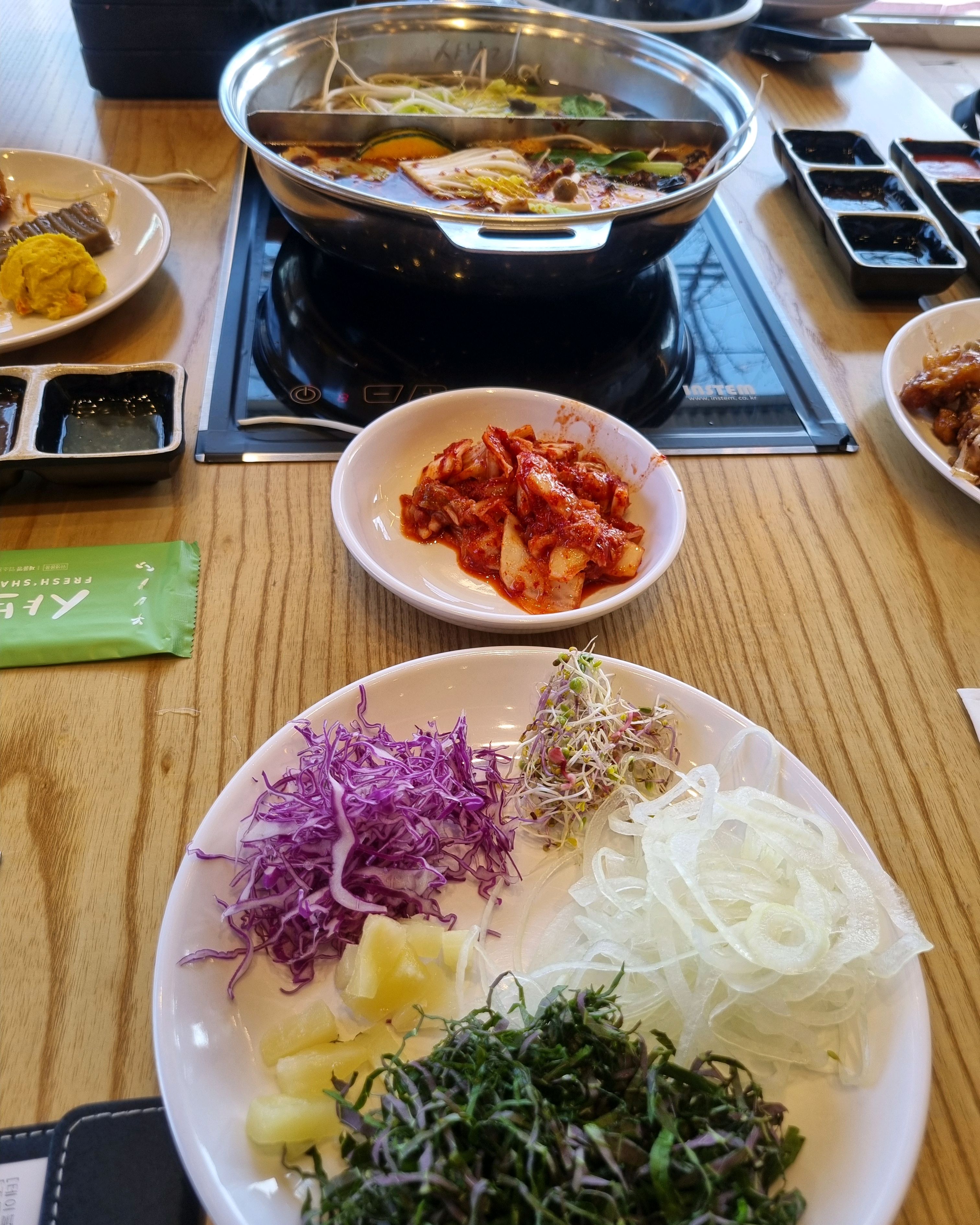 샤브20 첨 와봤는데 매장이 생각보다 넓더라고요!! - 기장 동부산 맛집 샤브20 기장점