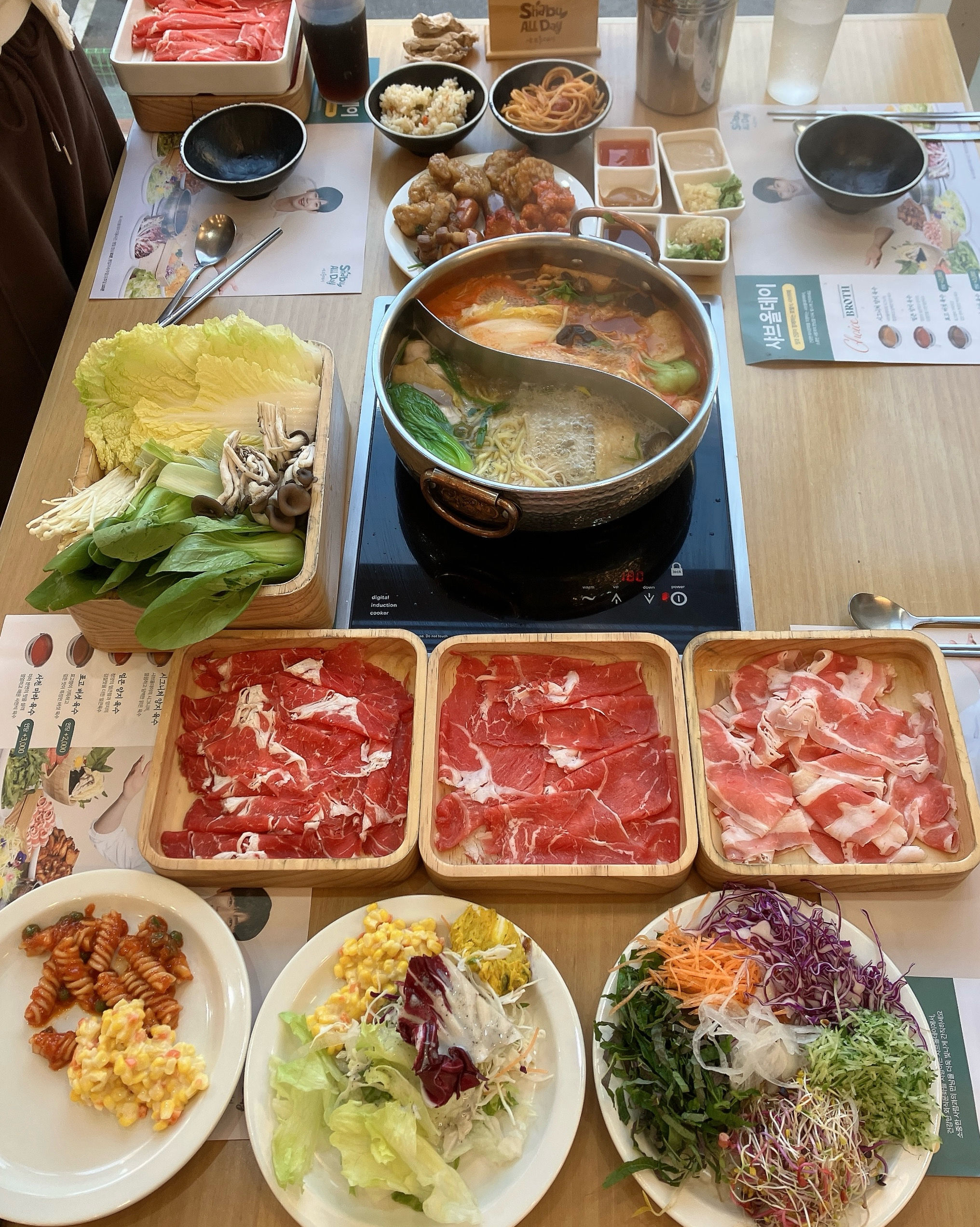 샤브샤브+월남쌈+죽+각종 음식(디저트까지) 남는게 있나요~? 맛있게 먹었습니다 :) 환경부