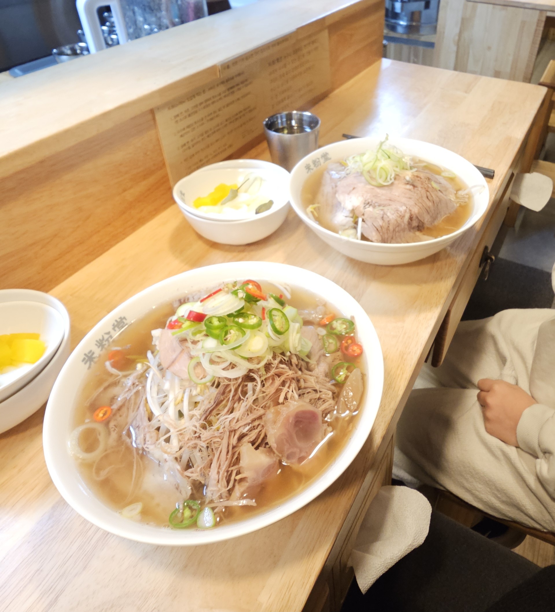 아이랑 같이 방문해서 맛있게 먹었습니다. 양이 아주 많아요! 그런데 제 입엔 국물이 달게