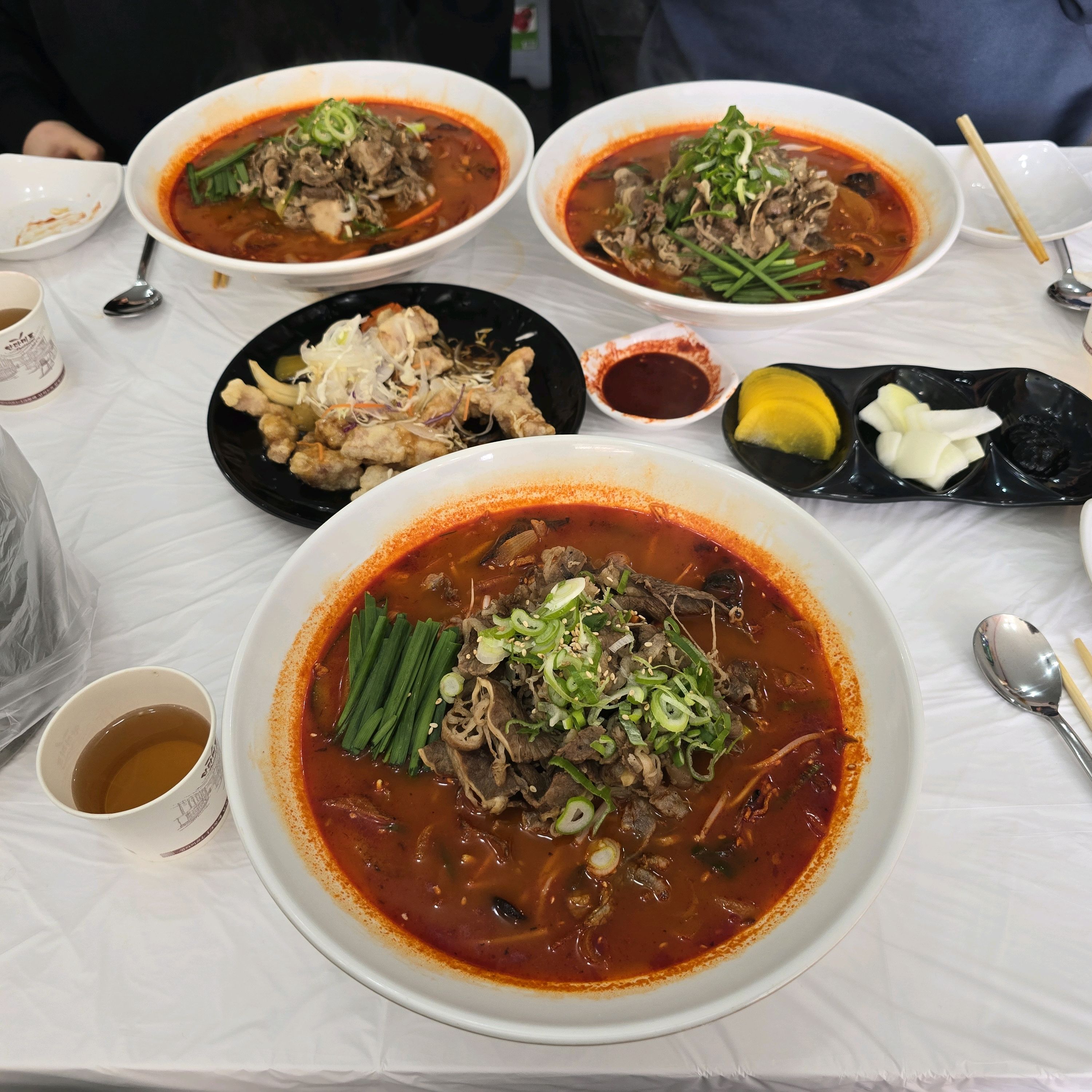 소고기듬뿍짬뽕 먹었는데 양도 많고 맛있어요ㅋㅋ 탕수육도 맛있었구요ㅋㅋ 음식에 정성을 쏟아부