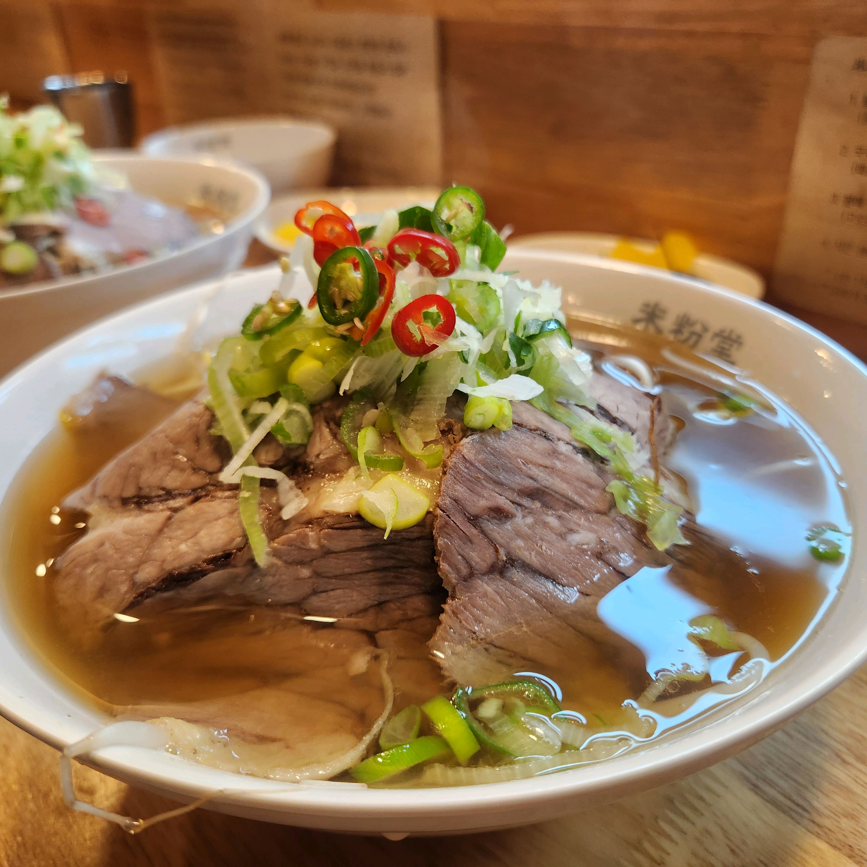 혼밥할 일 생기면 여기 다시 갈꺼에요~ 조용히 식사하기 좋네요~~ 쌀국수 맛도 좋고~~