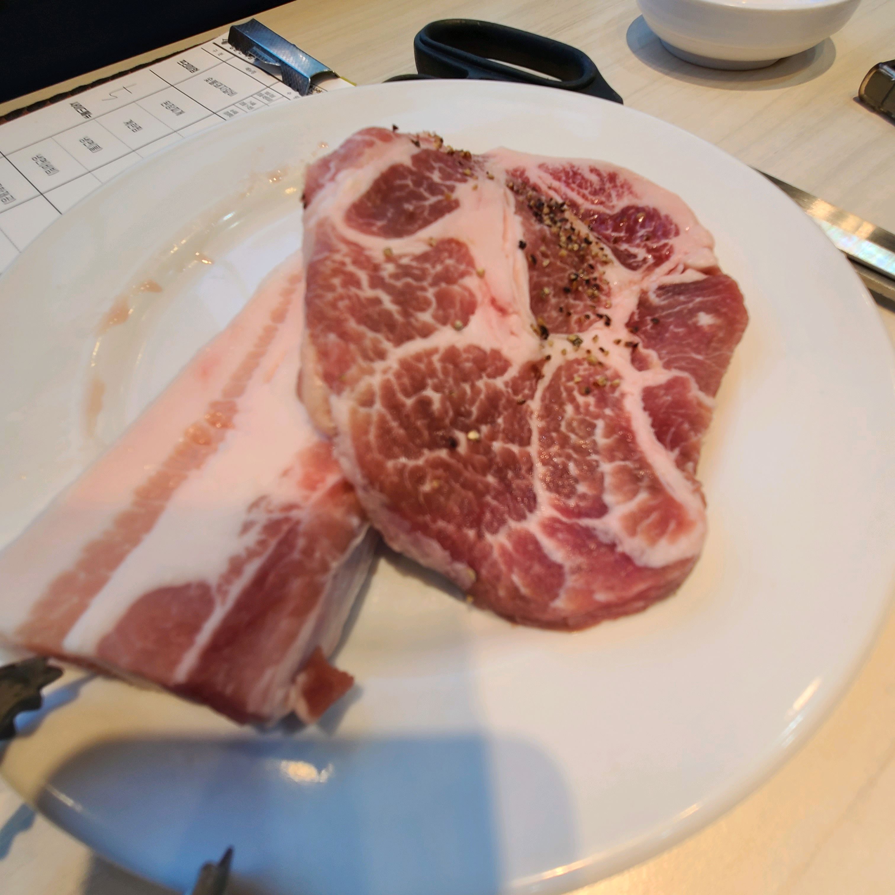 맛좋은 목살과 두그릇이상 먹게되는 청포묵. - 발산역 맛집 명륜진사갈비 서울발산역점