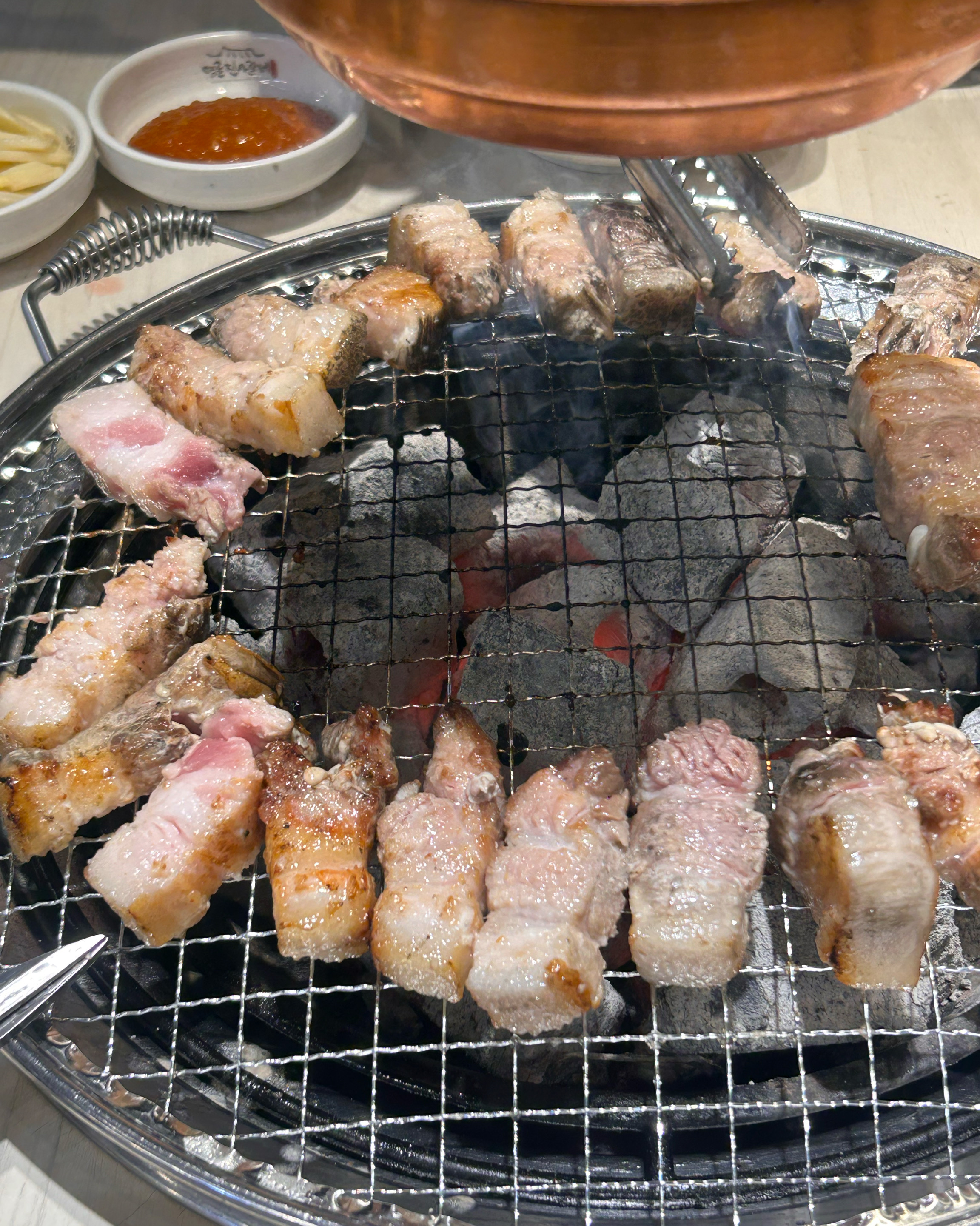 갈비도 여전히 맛있는데 특히 삼겹살이… 너무 맛있어요 ㅋㅋㅋㅋㅋㅠㅠㅠㅠㅠ 🥩 - 영등포역 맛집 명륜진사갈비 영등포역점