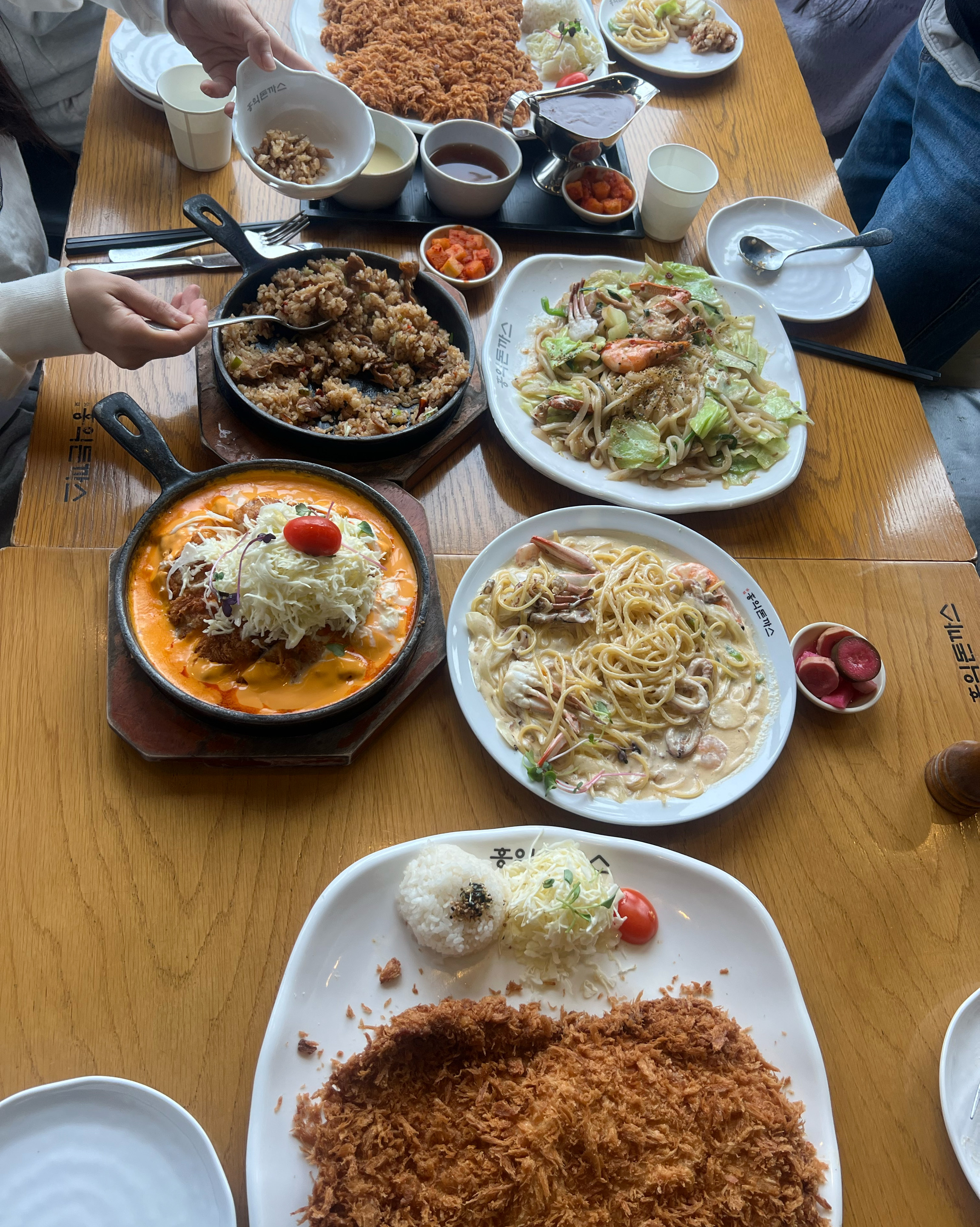 양이 항상 푸짐하고~ 맛도좋아서 자주가는데 갈때마다 웨이팅이 어마어마 ㅋㅋㅋㅋ - 경기 광주 맛집 홍익돈까스 경기 광주점