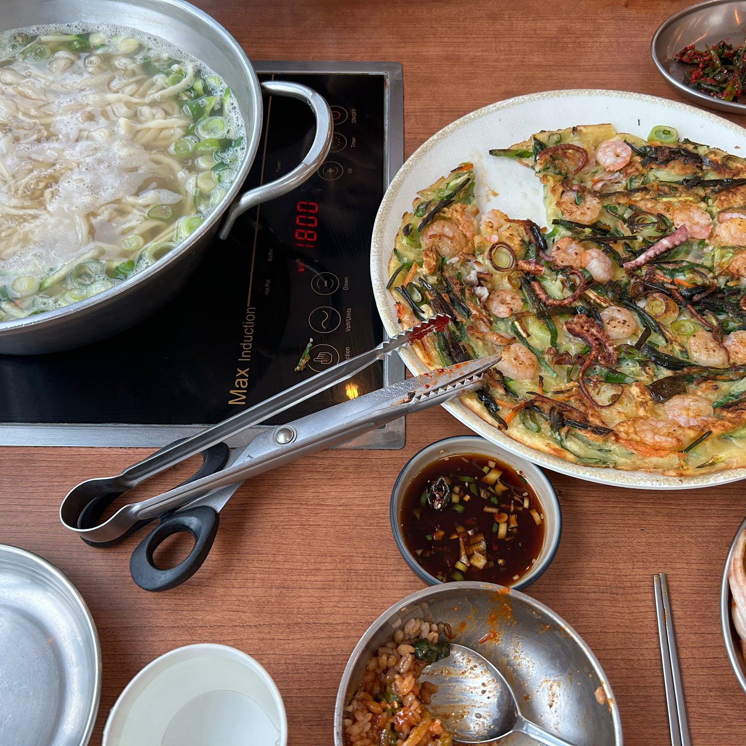 바지락칼국수로 시켰는데 국물도 맑고, 맛이 깔끔하니 잘 먹었습니당 - 인천 맛집 가온칼국수 송도본점