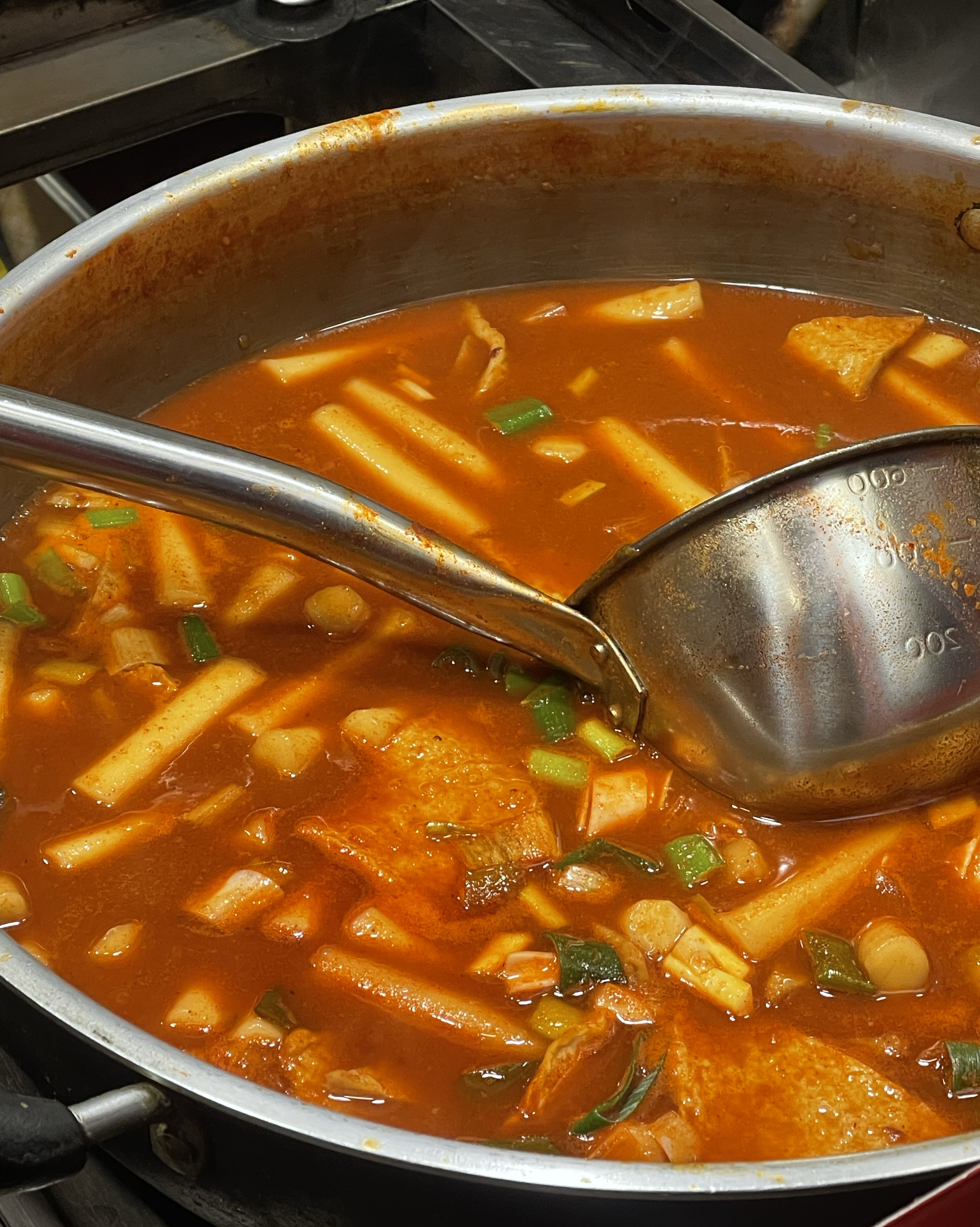 떡볶이 국물 대박이에요 ㅠㅠㅠㅠ 기대안하고 먹었는데 적당히 달짝지근하고 너무 맛있어요 - 천호동 맛집 갈현동할머니딸떡볶이