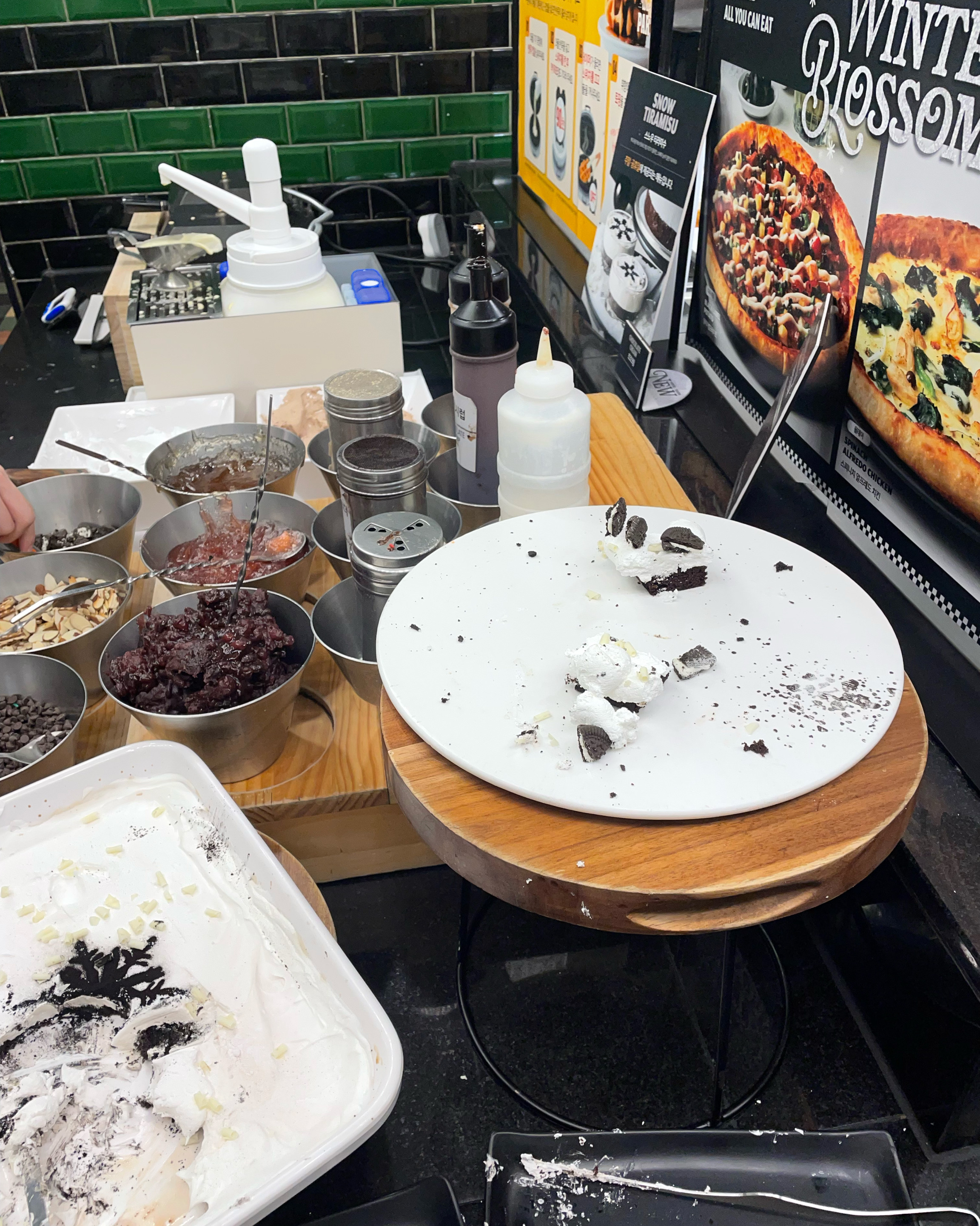 직원분이 되게 친절하심! 피자몰인데 피자 가짓수에비해 생각보다 피자는 그렇게 맛있는지 모르