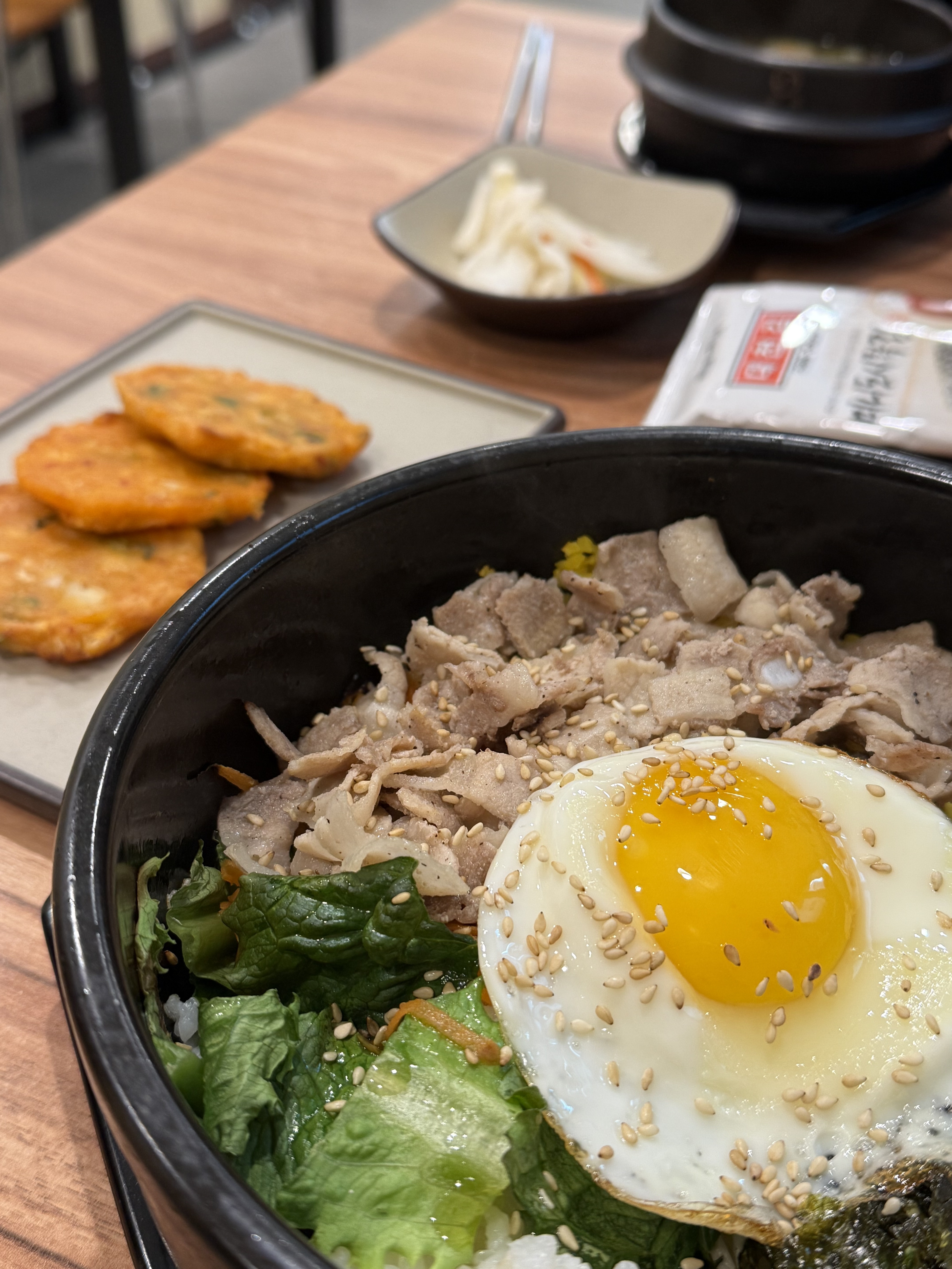 비빔밥이 너무 먹고싶어서 왔는데 양도 많구 비빔장도 원하는걸로 골라서 먹을수있어서 너무 좋