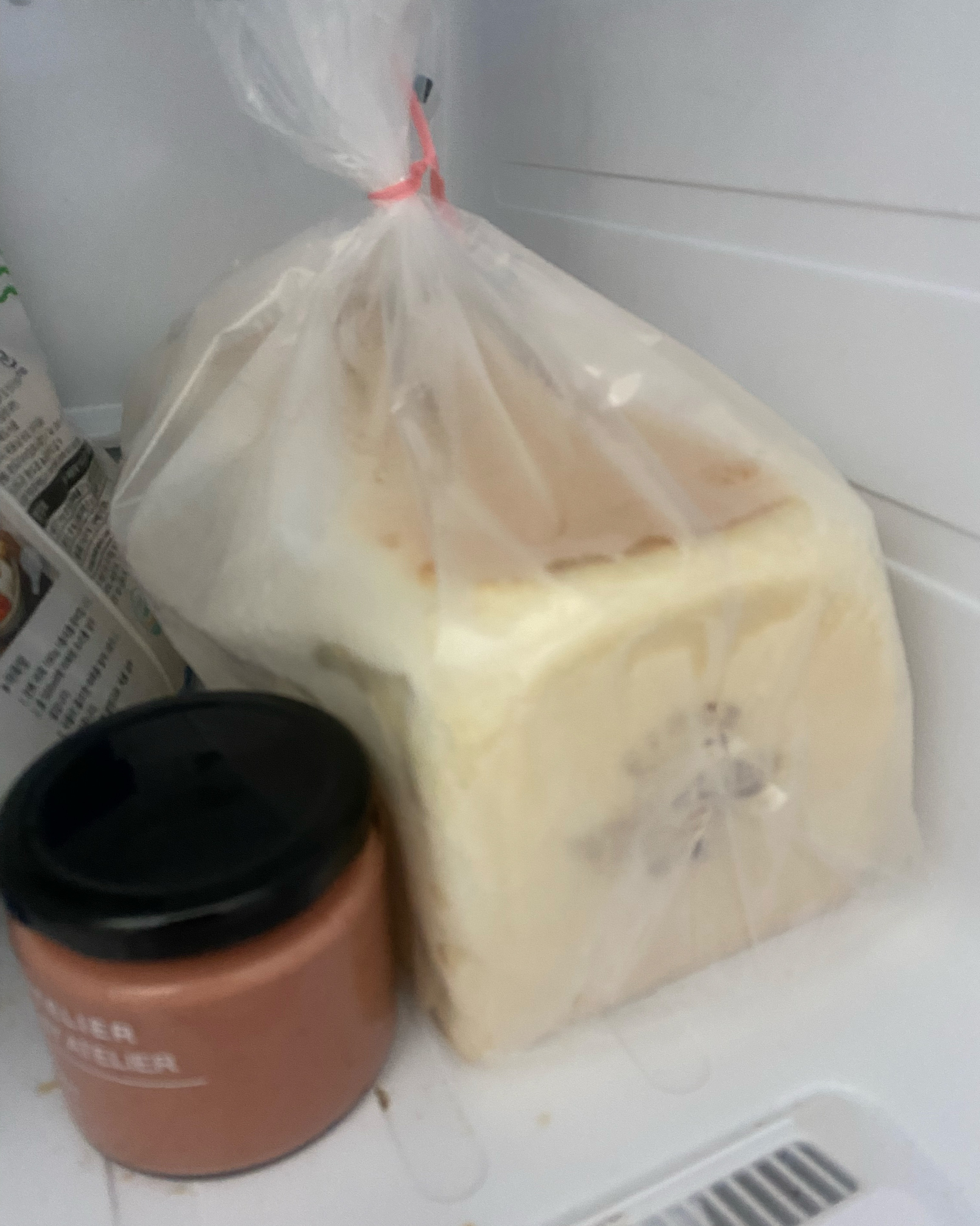 여기 빵이 맛있어서 냉동실에 쟁여놔요 ㅎㅎㅎ그냥 해동해서 먹어도 맛있고 오래가네요! 촉촉하