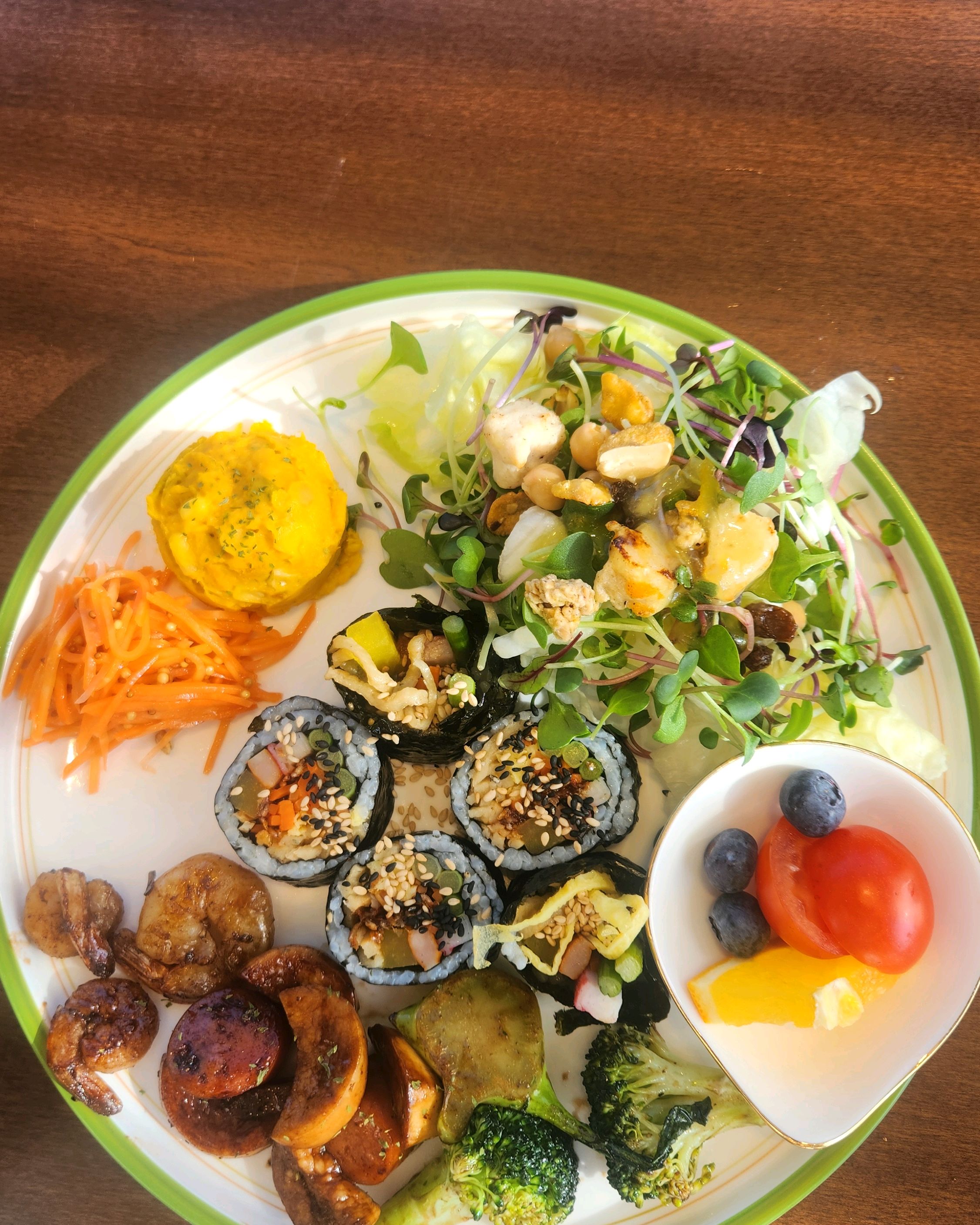 보통 브런치가 빵으로 나오는데 김밥으로 나오니 너무 좋아요 - 경포대 맛집 썬글로우