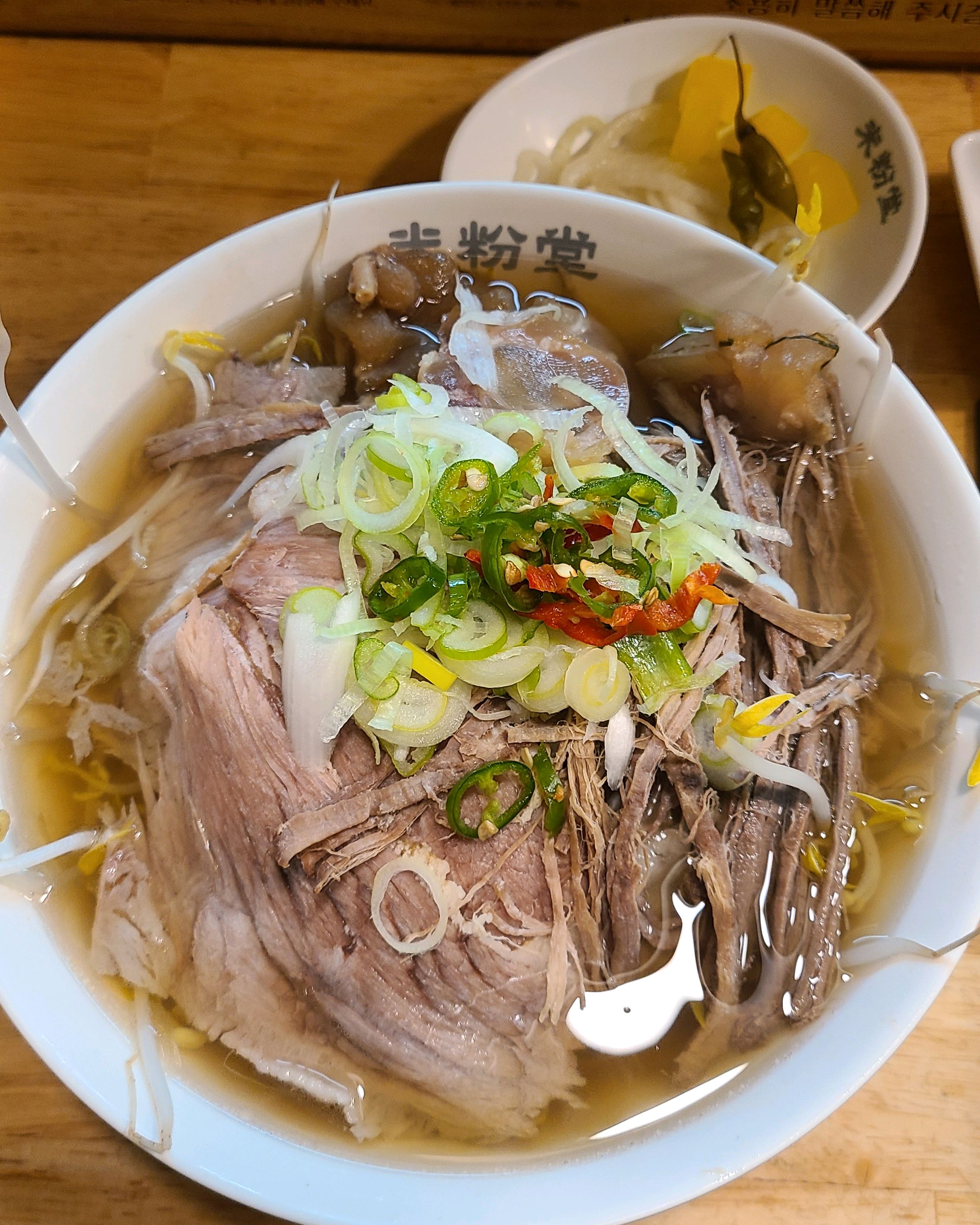 일단 맛도 진하고 따뜻함도 거의 다 먹고 바닥 보일때까지 따뜻해요! 사장님께서 양도 많이 