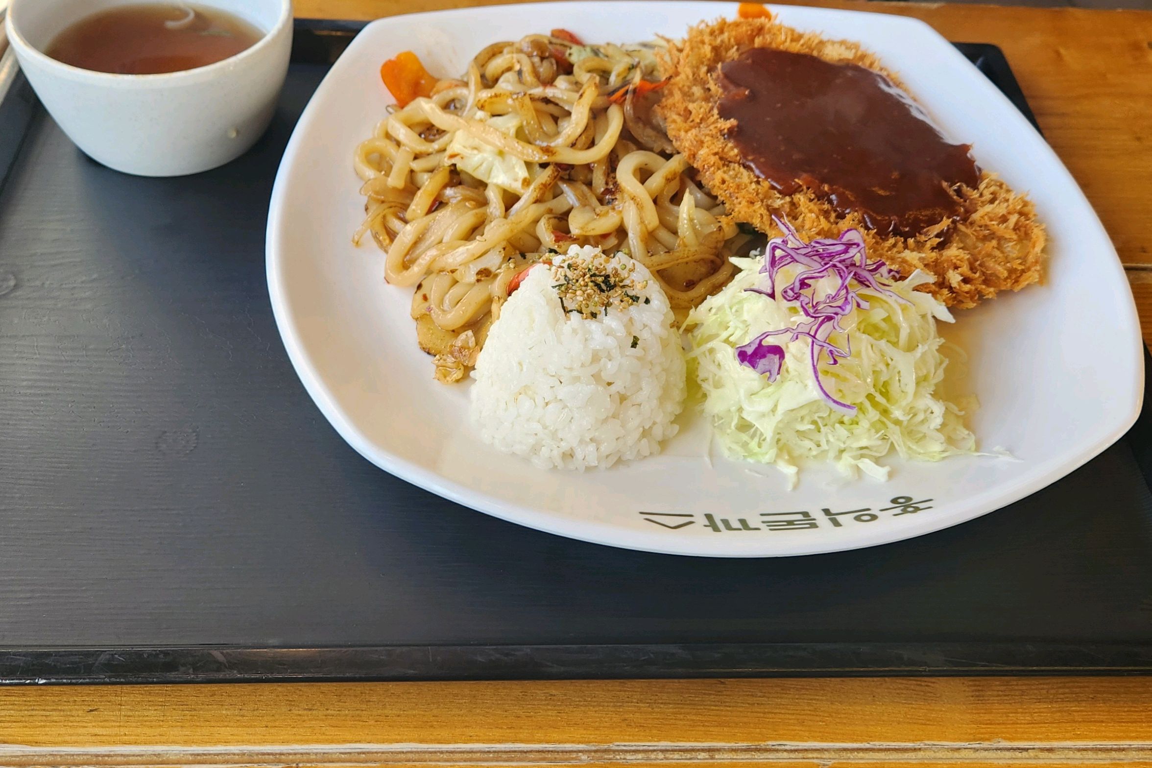 잘 먹었습니다. 주말이라 기런지 - 울산 삼산 맛집 홍익돈까스 울산삼산점