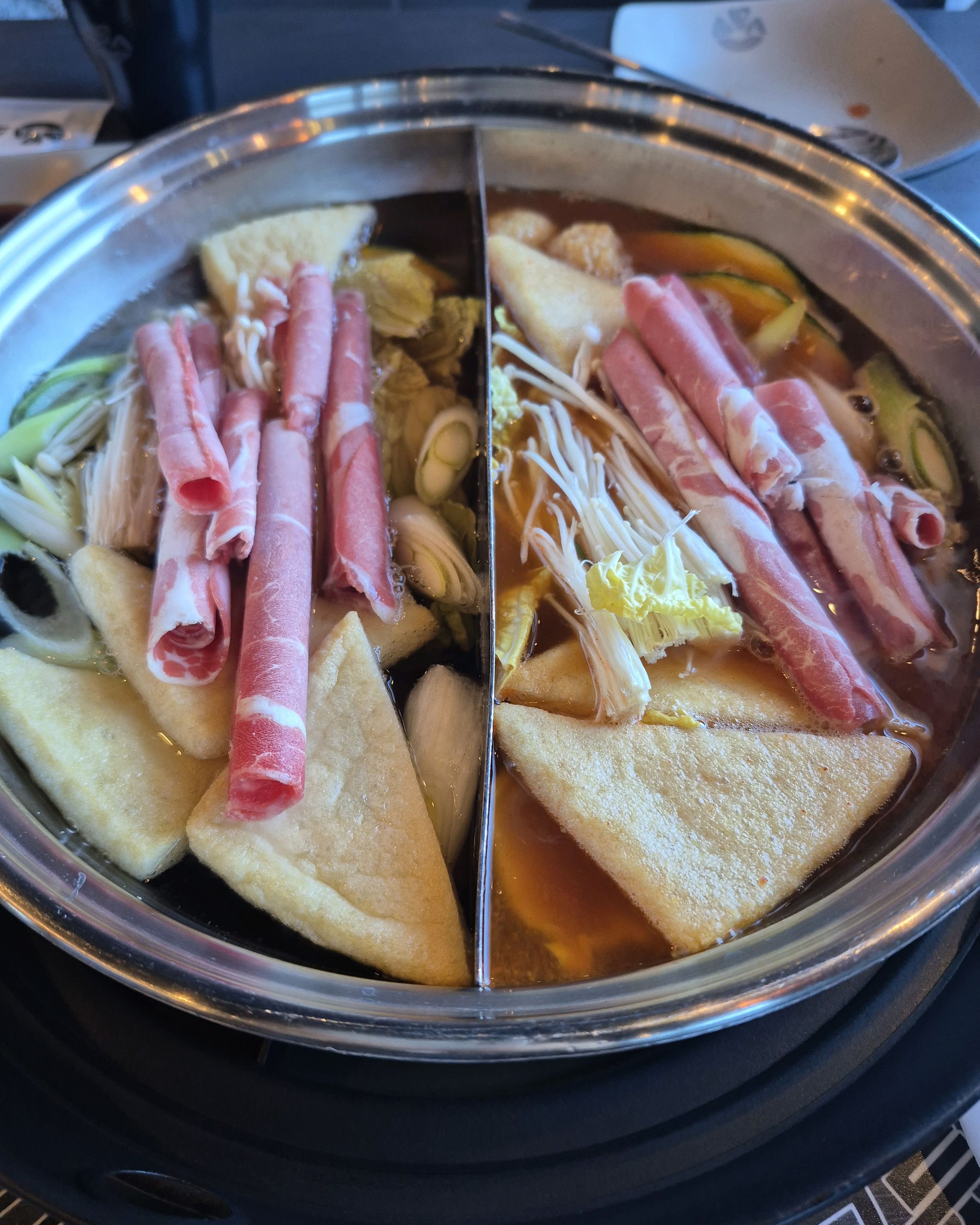 매장 깔끔하고 음식 맛있어요. - 호매실 맛집 소담촌 수원호매실점