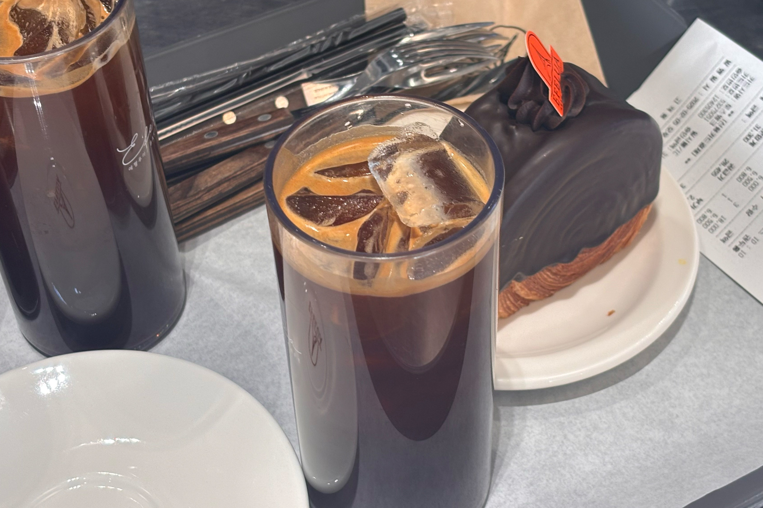 매장이 넓고 깔끔해요! 빵 종류도 많고 음료 종류도 많아서 고민하는데 오래 걸렸어요! 직원