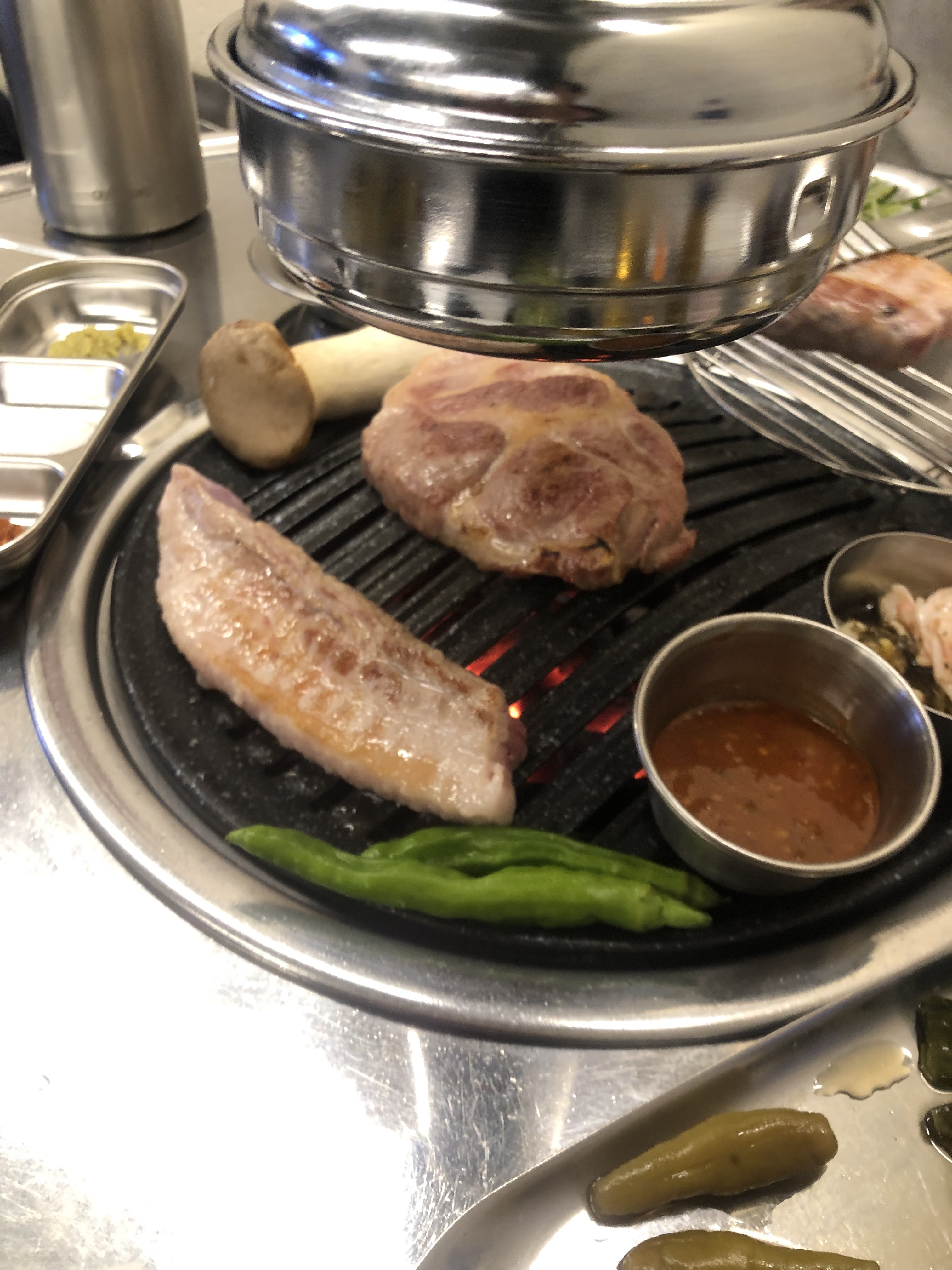 고기가 저렴하면서 내부 인테리어가 너무 이뻐서 좋았습니다!! - 천호동 맛집 화요일 식당