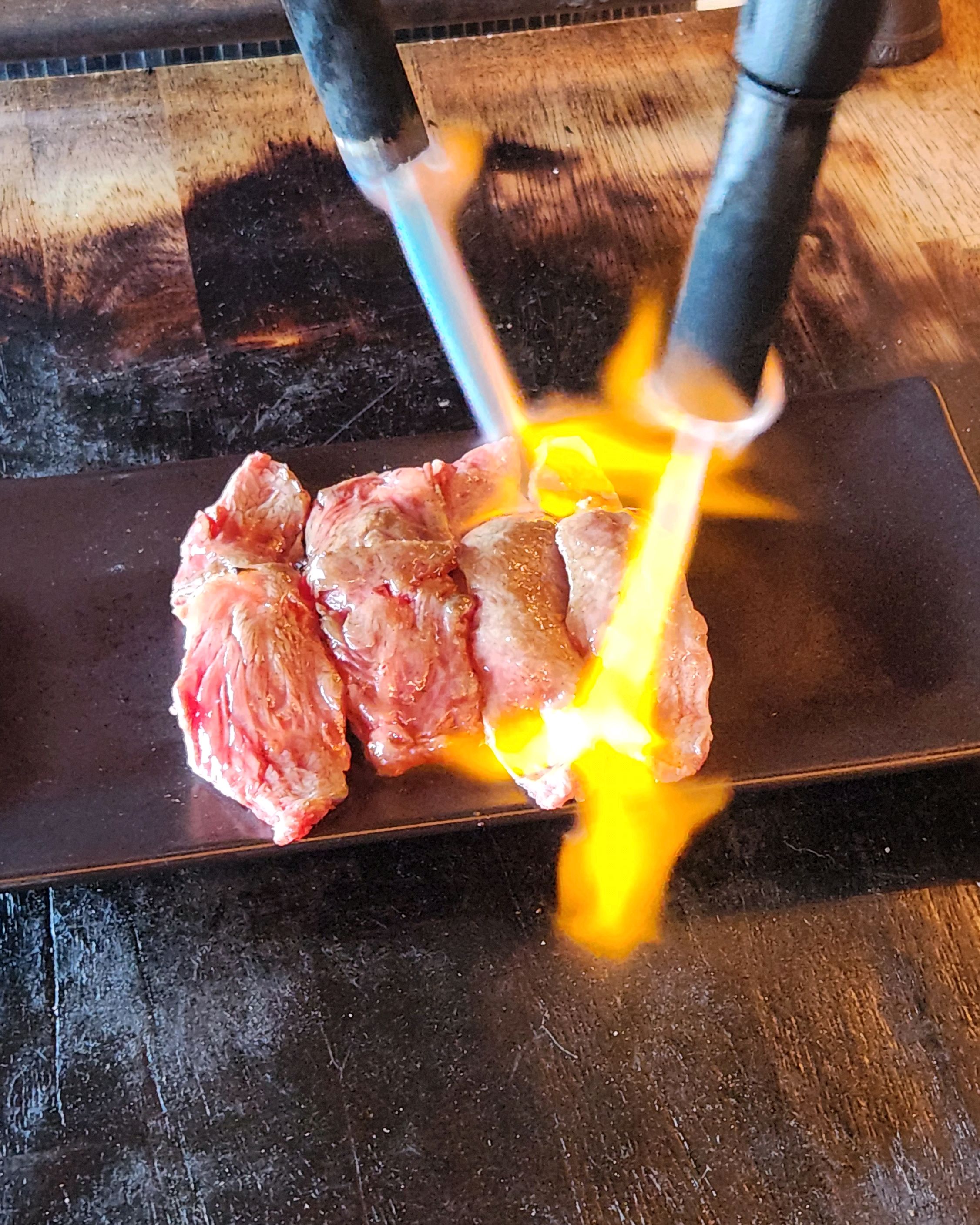 고기초밥 처음 먹어 봤는데 정말 맛있네요 - 아바이마을 맛집 와규더테이블