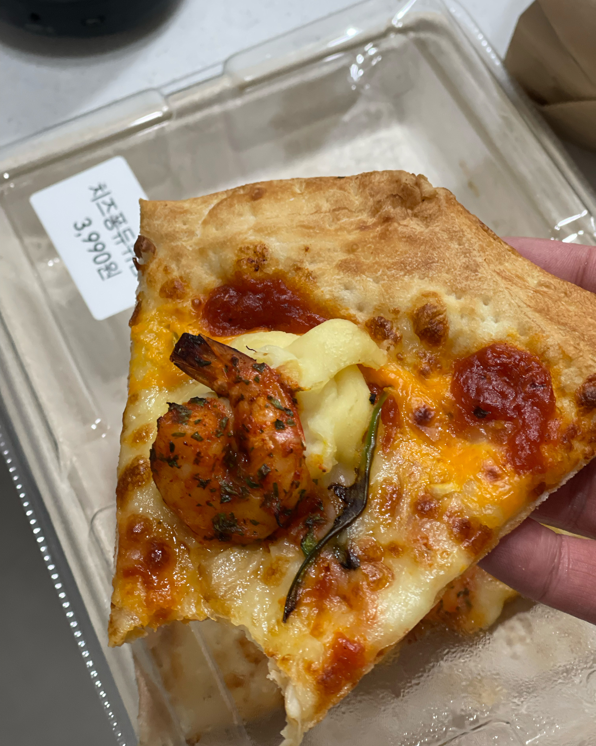 가성비 미쳤고 너무 맛있어요! 따뜻할 때는 말할 것도 없고 식어도 엄청 맛있었습니당 - 반월당역 맛집 피자몰 동아쇼핑점