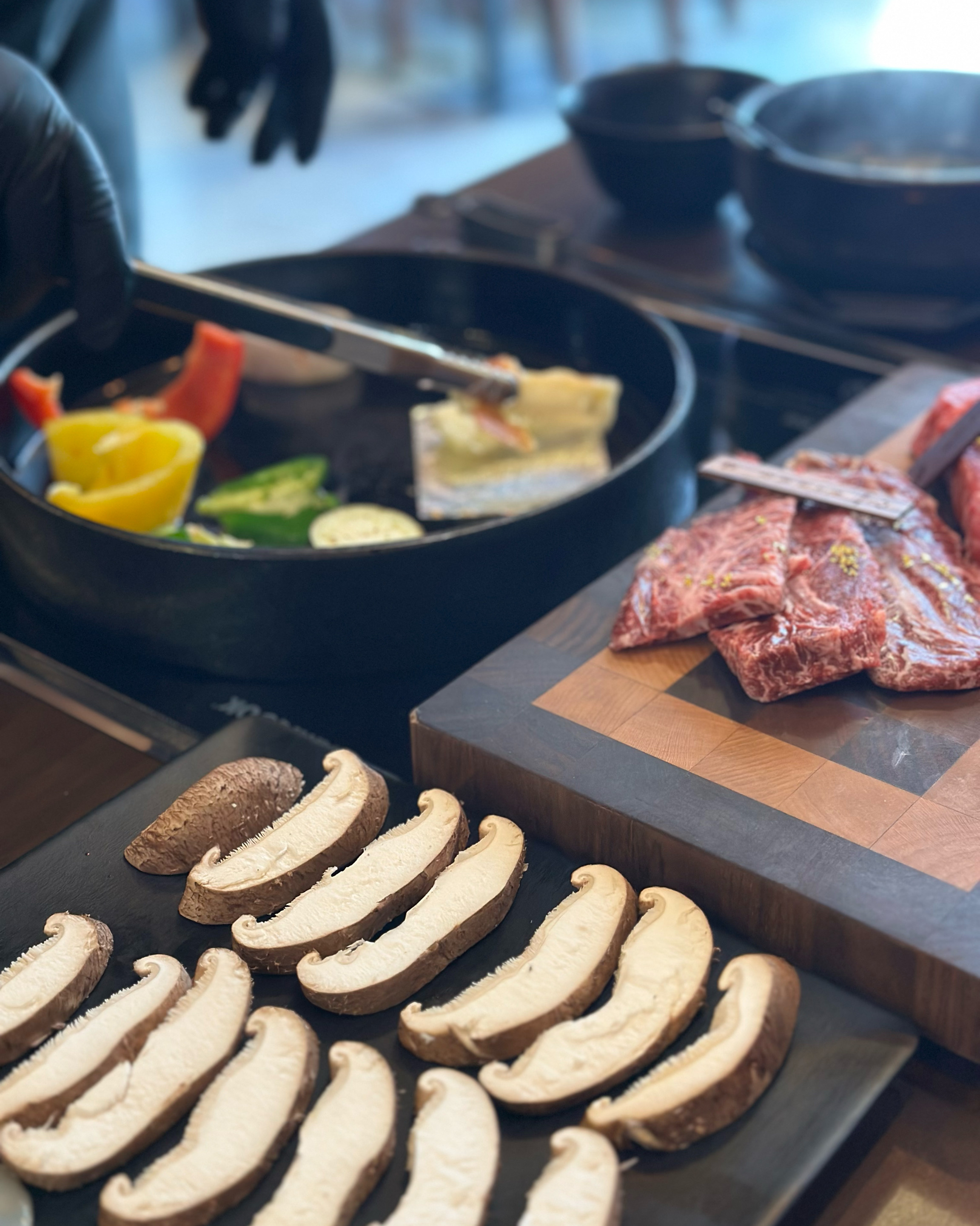 정성스럽게 고기를 구워주셔서 너무 맛있게 잘 먹었습니다. 냉면이랑 후식도 최고에요! 특히