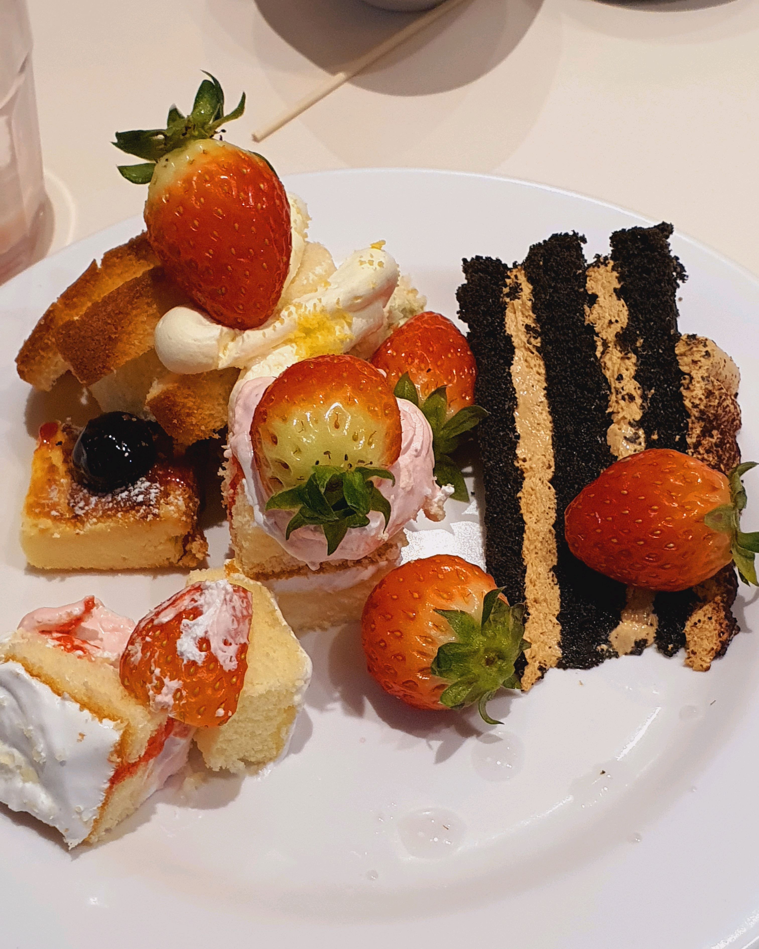 경산점도 딸기 시작했어요! - 경산 맛집 애슐리퀸즈 NC경산점