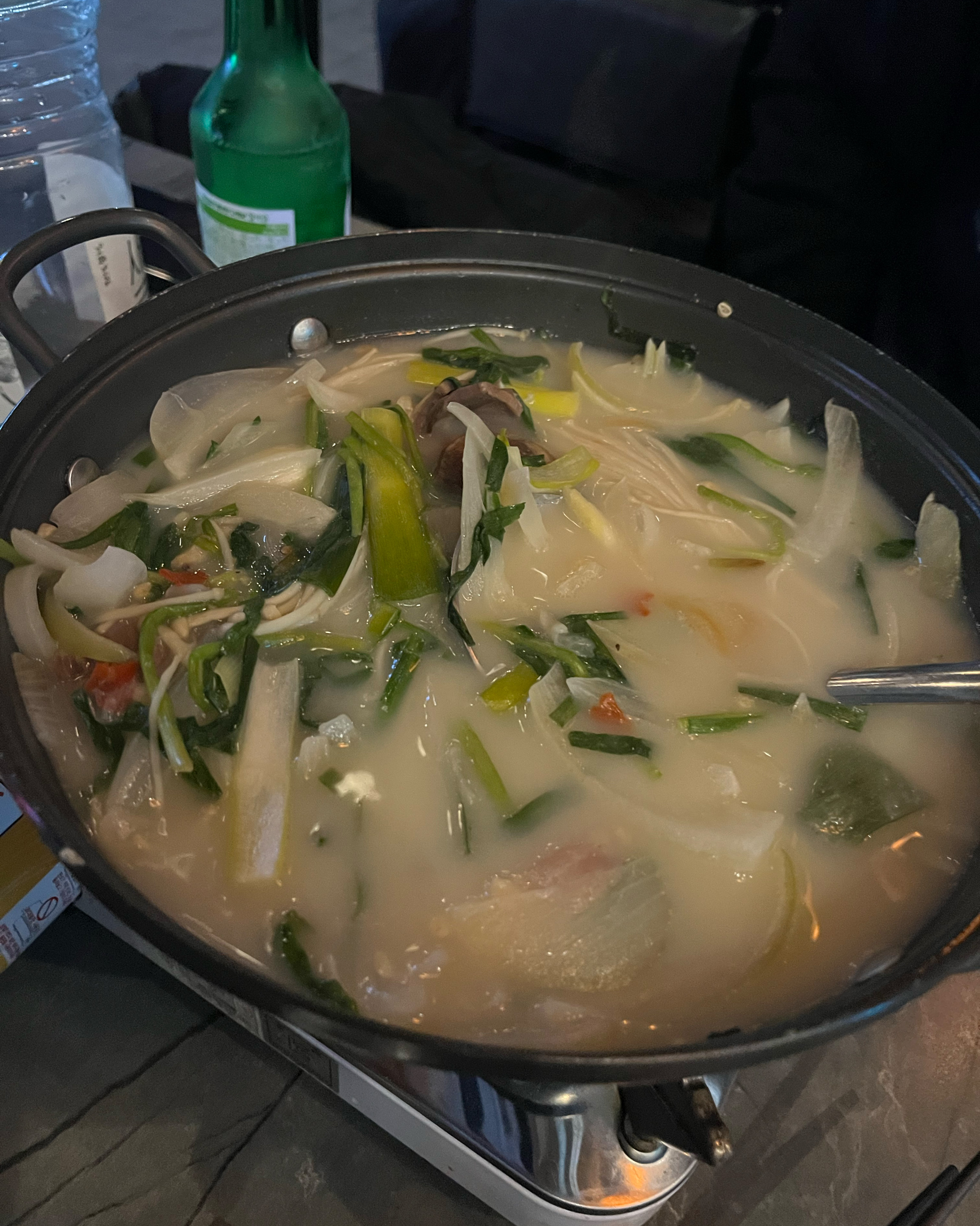 아롱사태 스지전골 국물 한입 먹자마자 - 권선동 맛집 지미