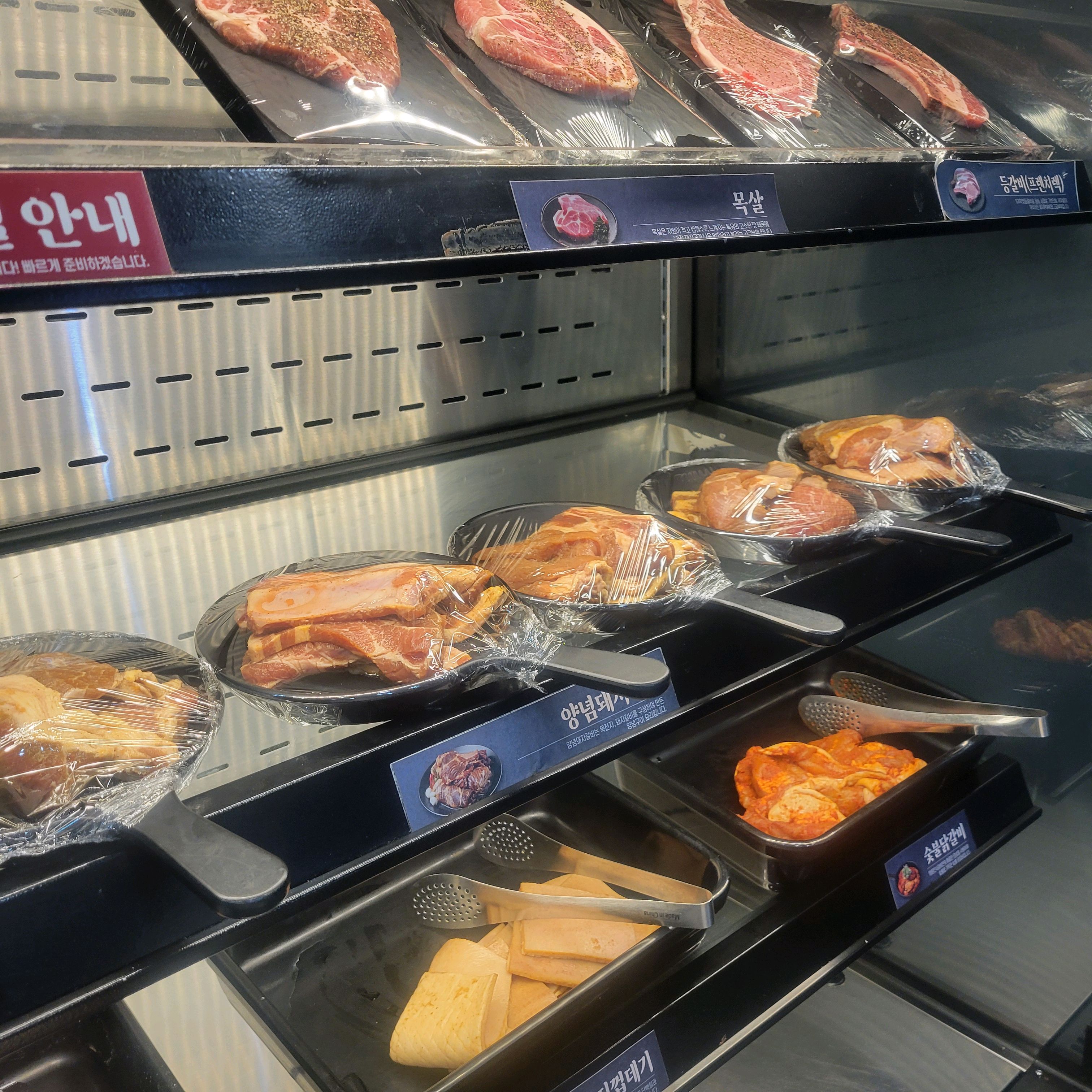 가족하고 고기먹으러 자주 와요. 가성비 좋고 깔끔합니다. 추천! - 명륜진사갈비 명륜진사갈비 안산본오점