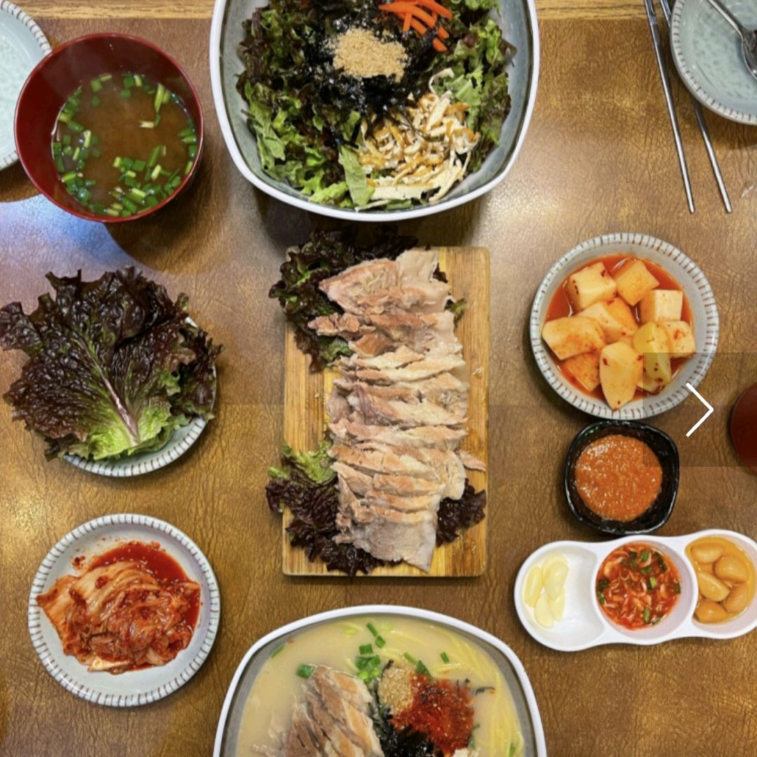 고기국수로 유명한 맛집입니다. 지난번에는 자매국수를 먹었기에 오늘은 국수만찬으로 갑니다.