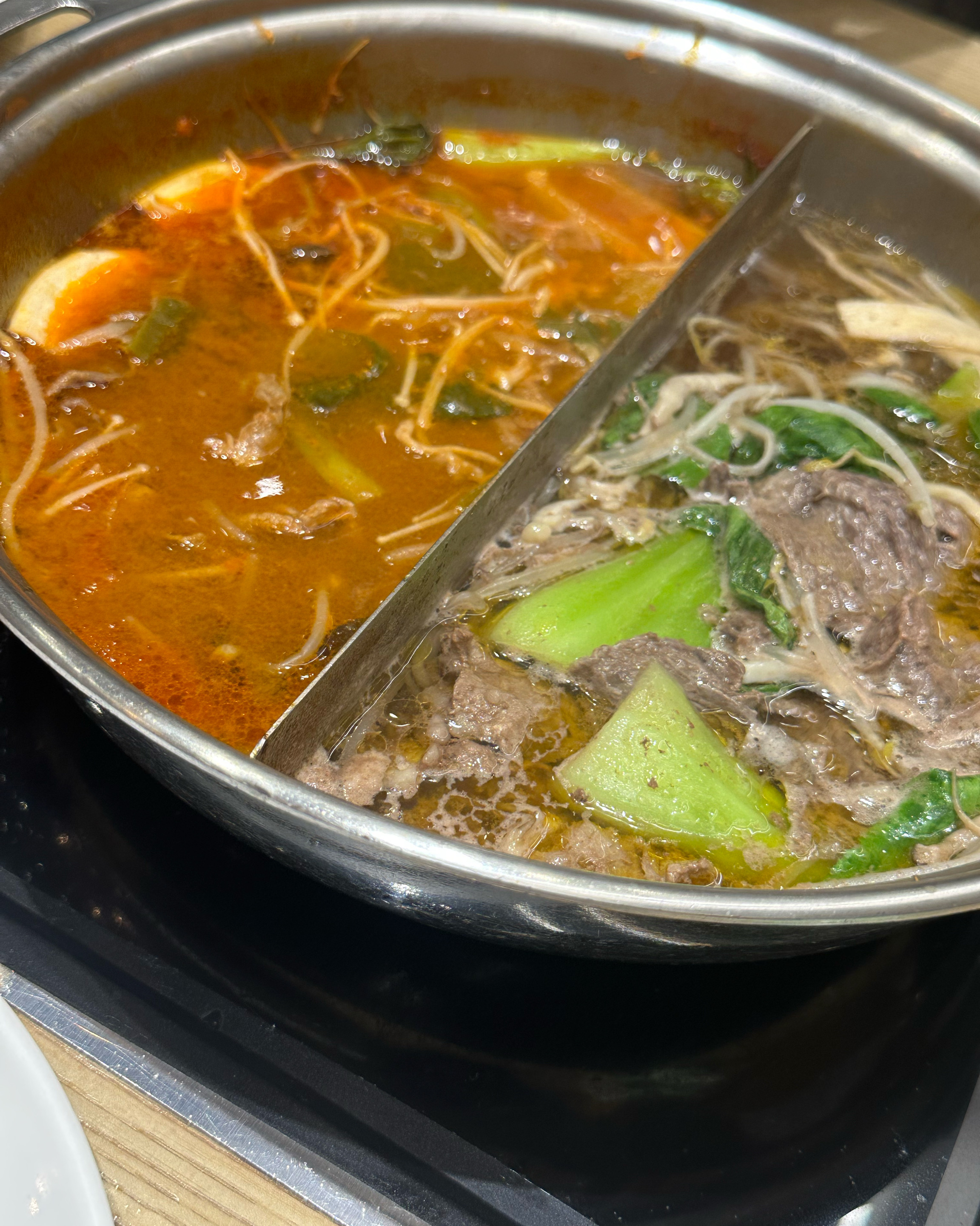 무한리필 샤브샤브 월남싸 다 맛있고 샐러드바도 잘 되어있어요 음료, 디저트 다 무한리필이라