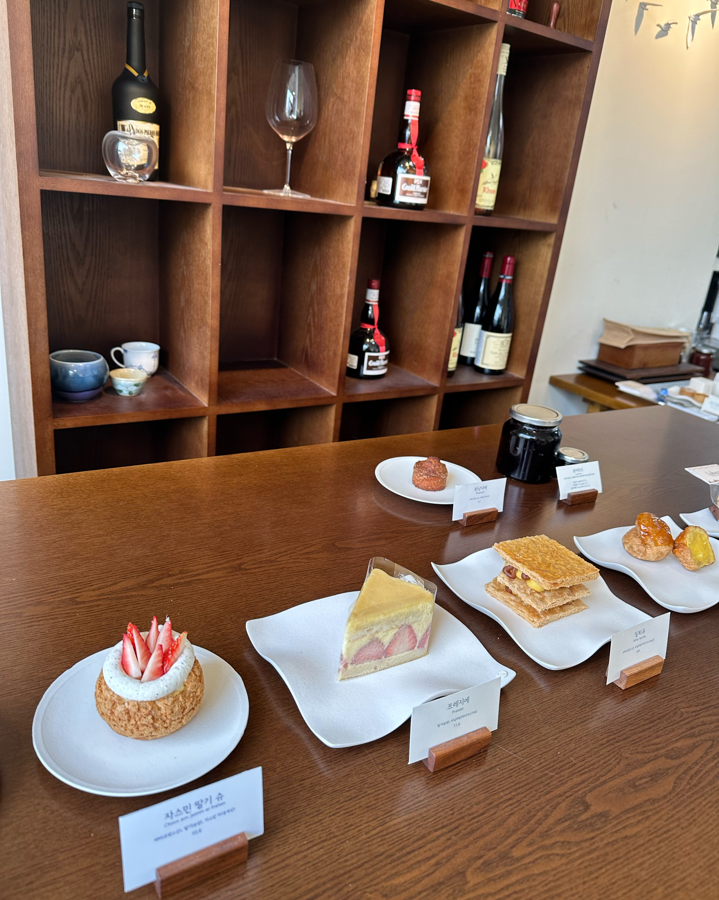 올해부터 새롭게 바뀌는 딸기의 품종이 기대돼서 또 찾게 되는 프레지에🍰 - 망원동 맛집 라바즈