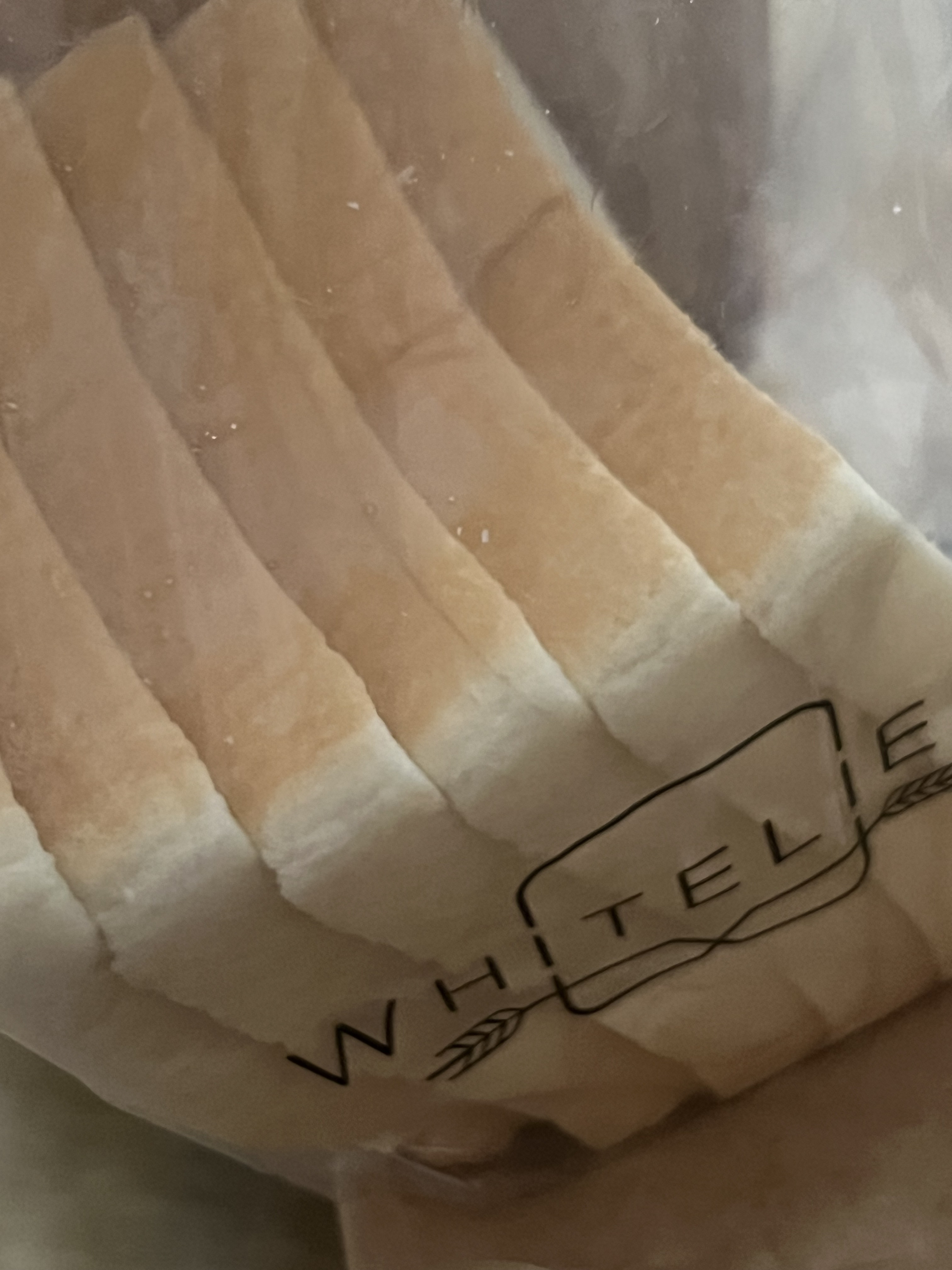 하 식빵 완전 폭-씐 푹씐 촉촉 쫀쫀 보들 말랑 밀도 높고 부드러운 우유맛. 이제 식빵은