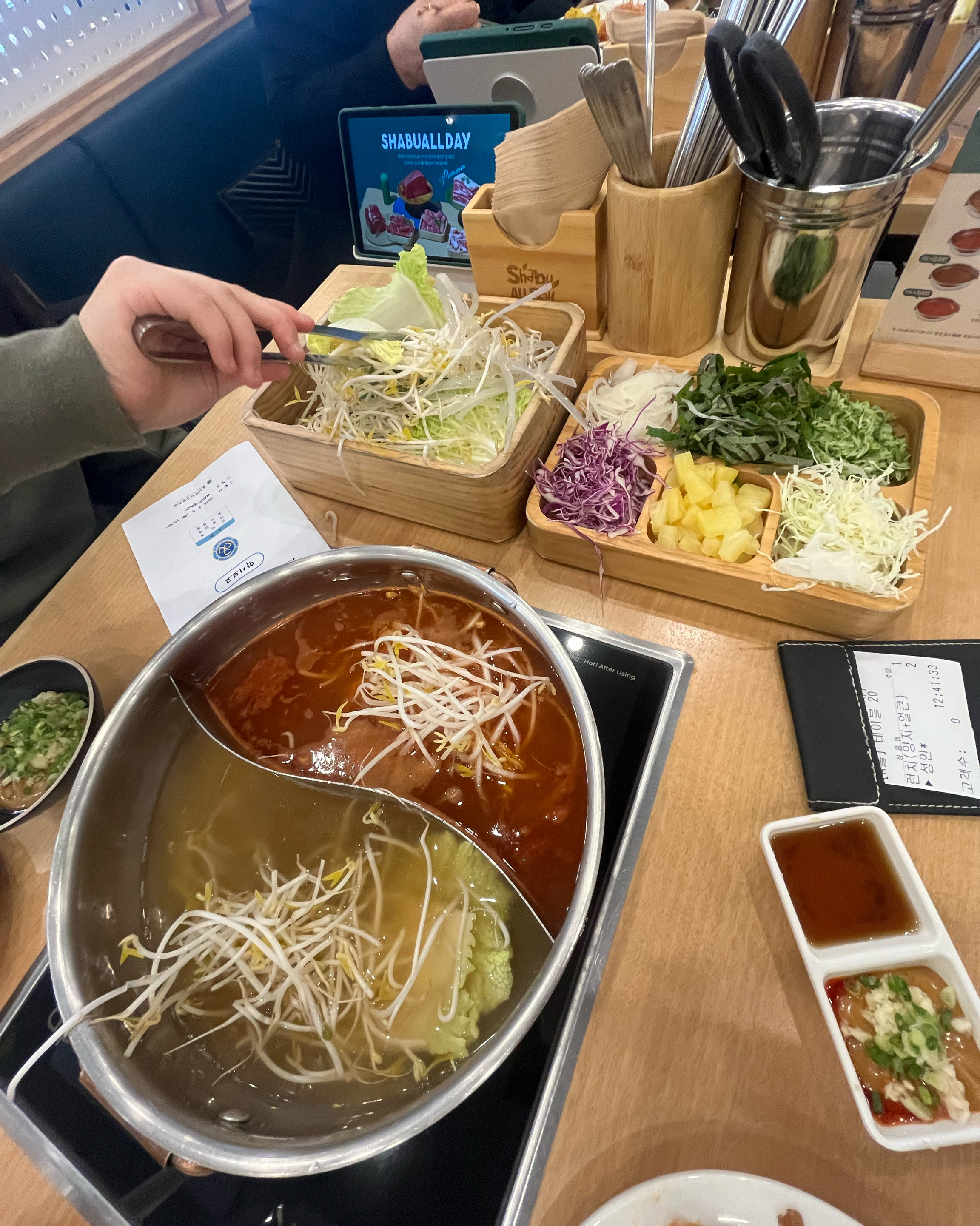 고기 무제한으로 먹을 수 있어 계속 먹었던거같아요!! 맛있어요 - 울산 삼산 맛집 샤브올데이 울산삼산점