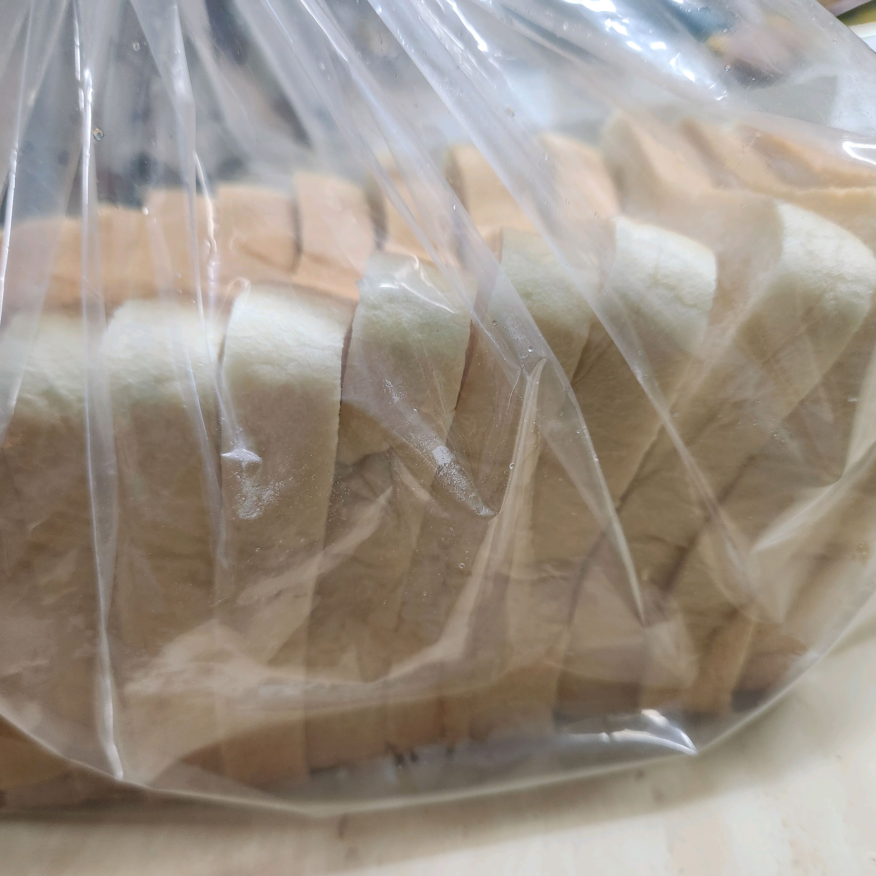 먹어봤더니 너무 촉촉하고 좋아요^^ - 광명역 맛집 화이트리에 어반브릭스점