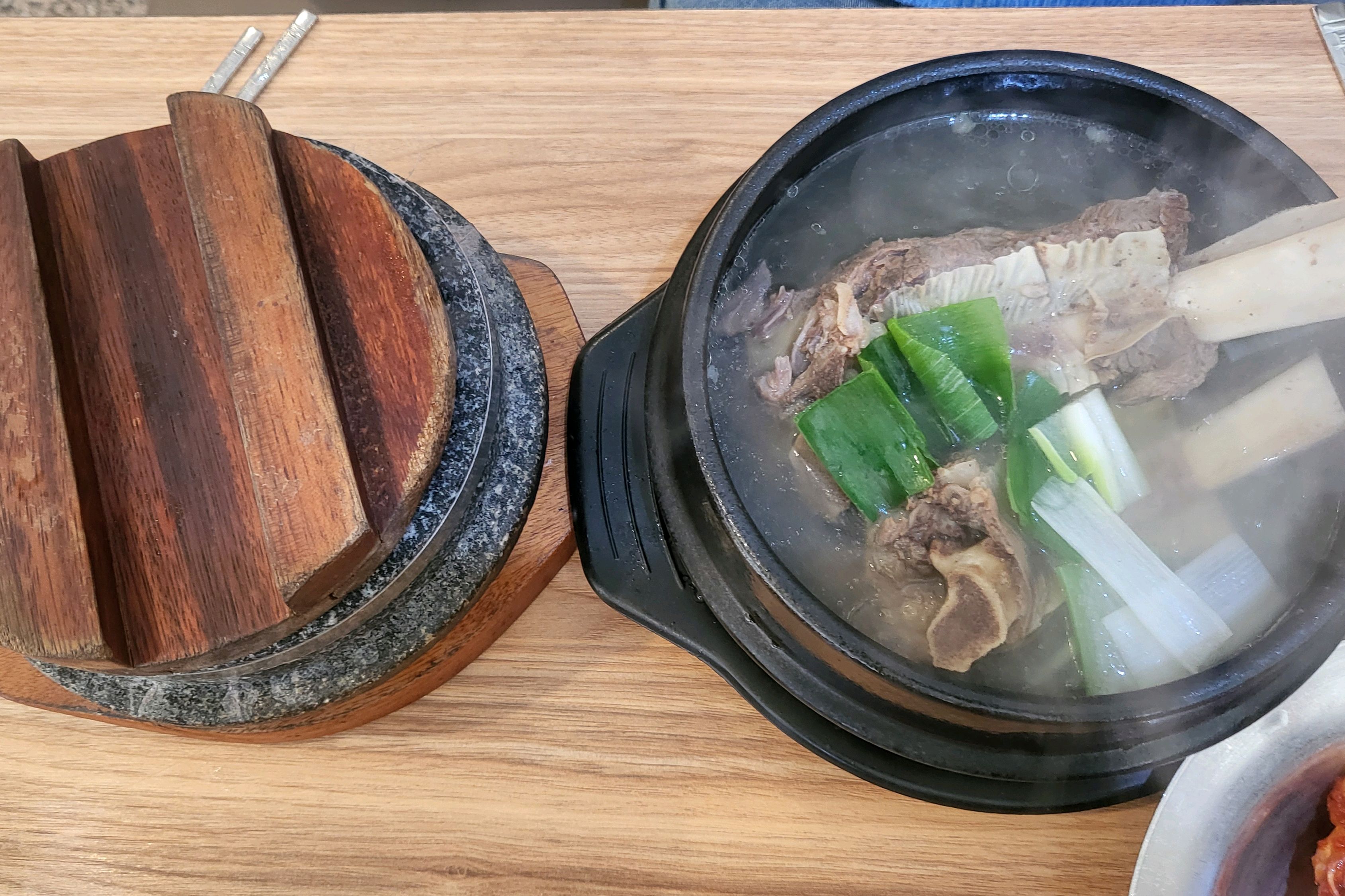 점심시간에 가니 사람이 너무 많아서 웨이팅이 있긴 했지만 매장이 커서인지 빨리 입장할수 있