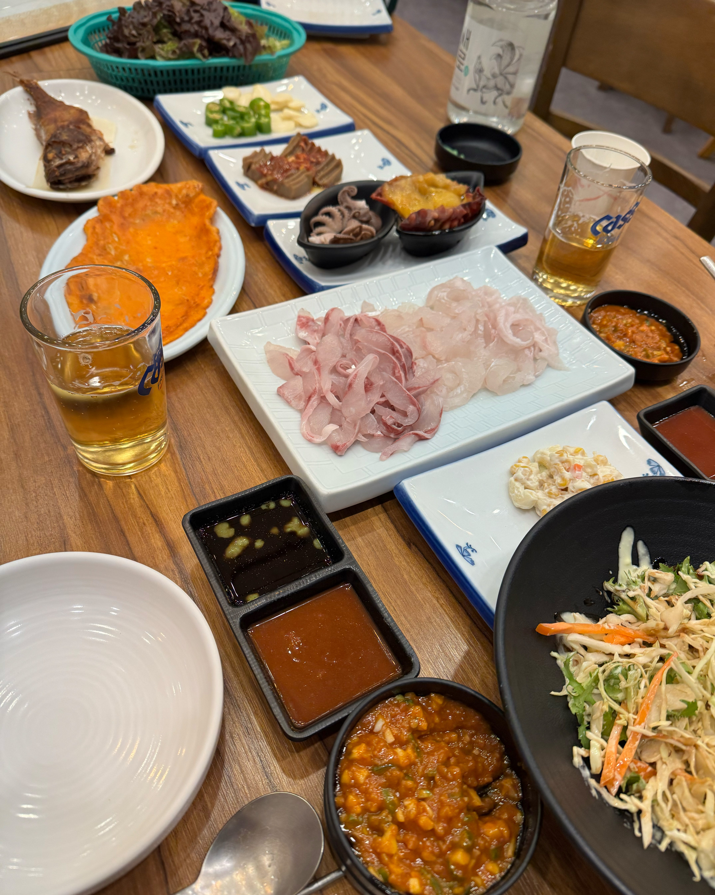 늦게 방문 했는데 여자친구랑 둘이 배부르게 맛있게 잘 먹고 갑니다 ! - 경포대 맛집 경포대송포회집