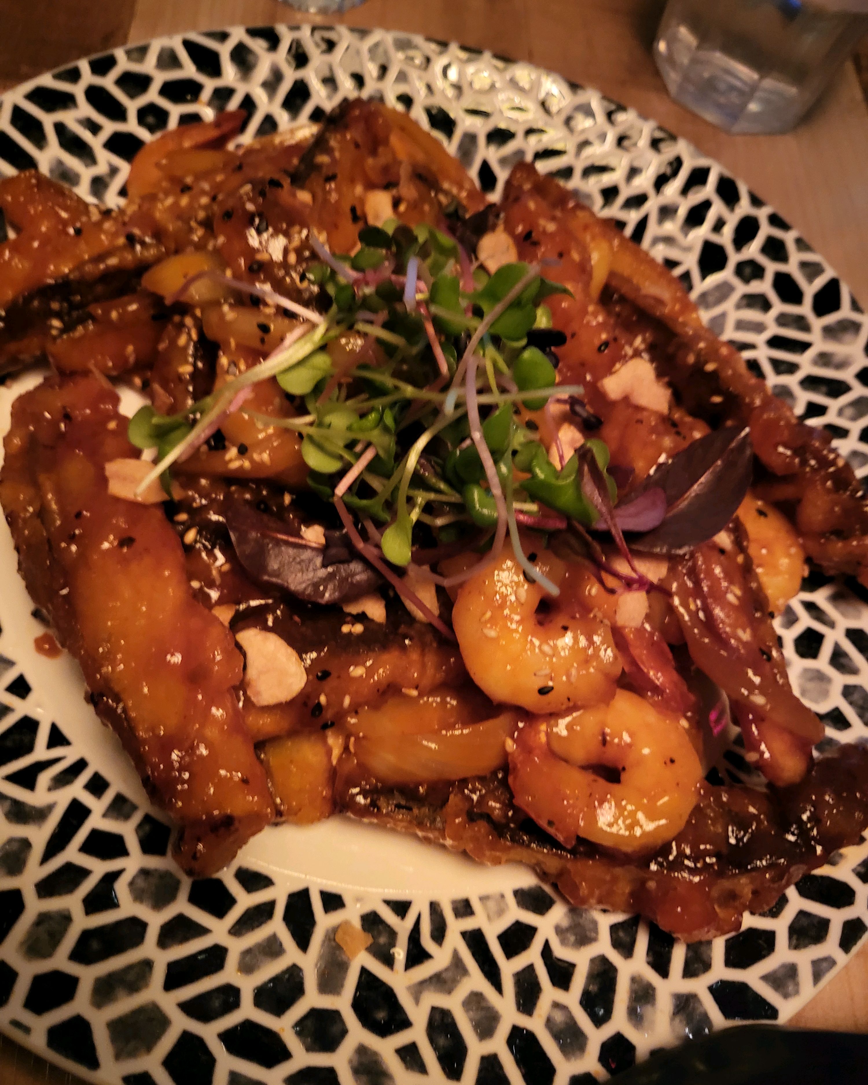 매장안이 넓고 얘기하기 좋아요. 화장실이 안에 있어서 편리합니다 - 천호동 맛집 만국미식회