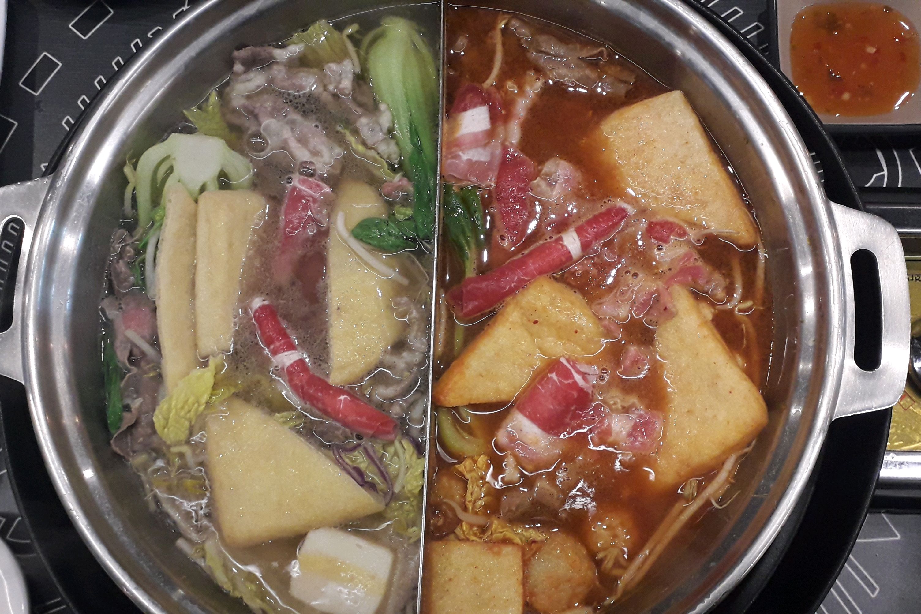 샤브 국물 매운맛 순한맛 반반으로 해서 맛있게 먹었네요 카페에 아이스크림종류도 많아서 좋