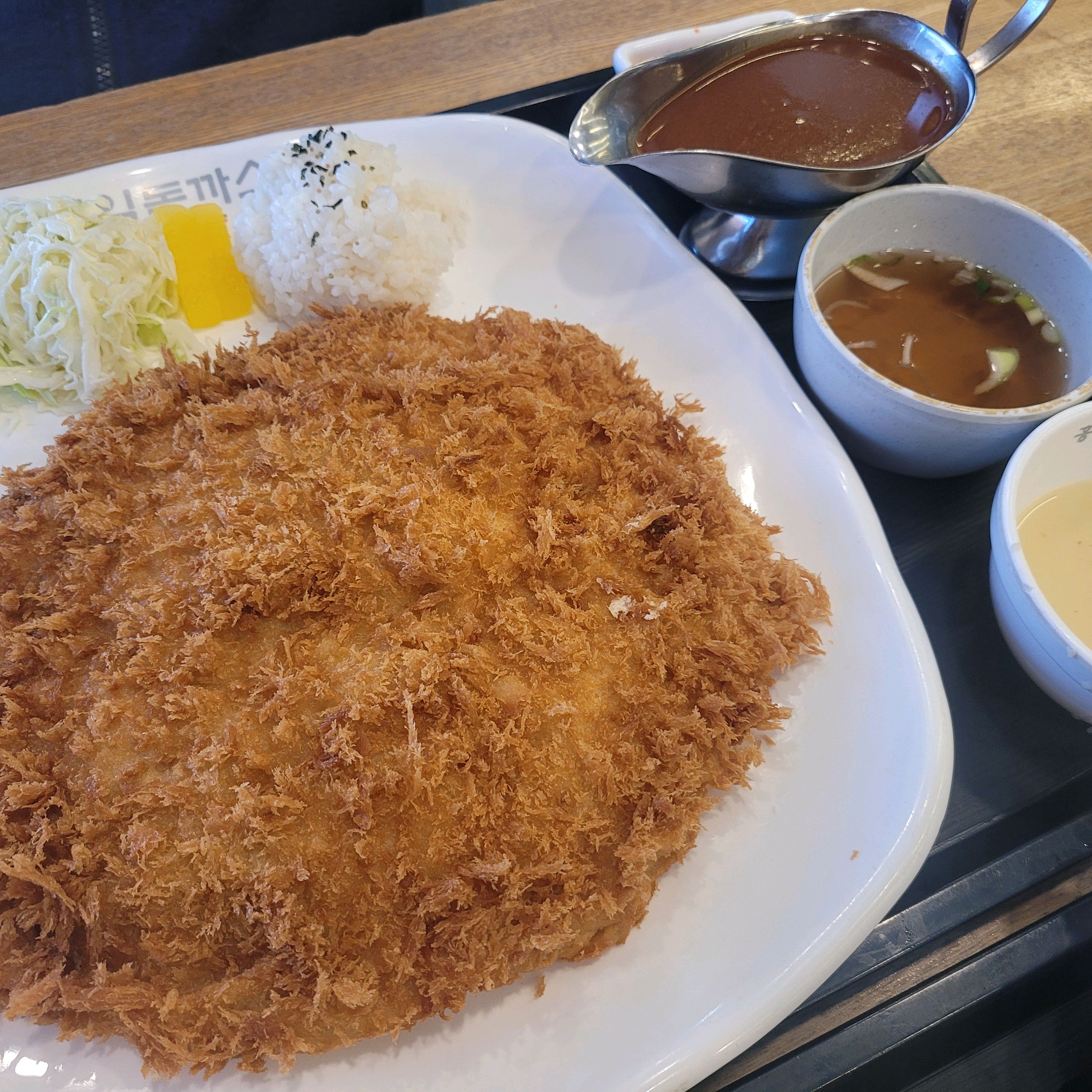오늘은 스프가 완전 그냥 물이었어요😅 - 울산 매곡 맛집 홍익돈까스 울산매곡점