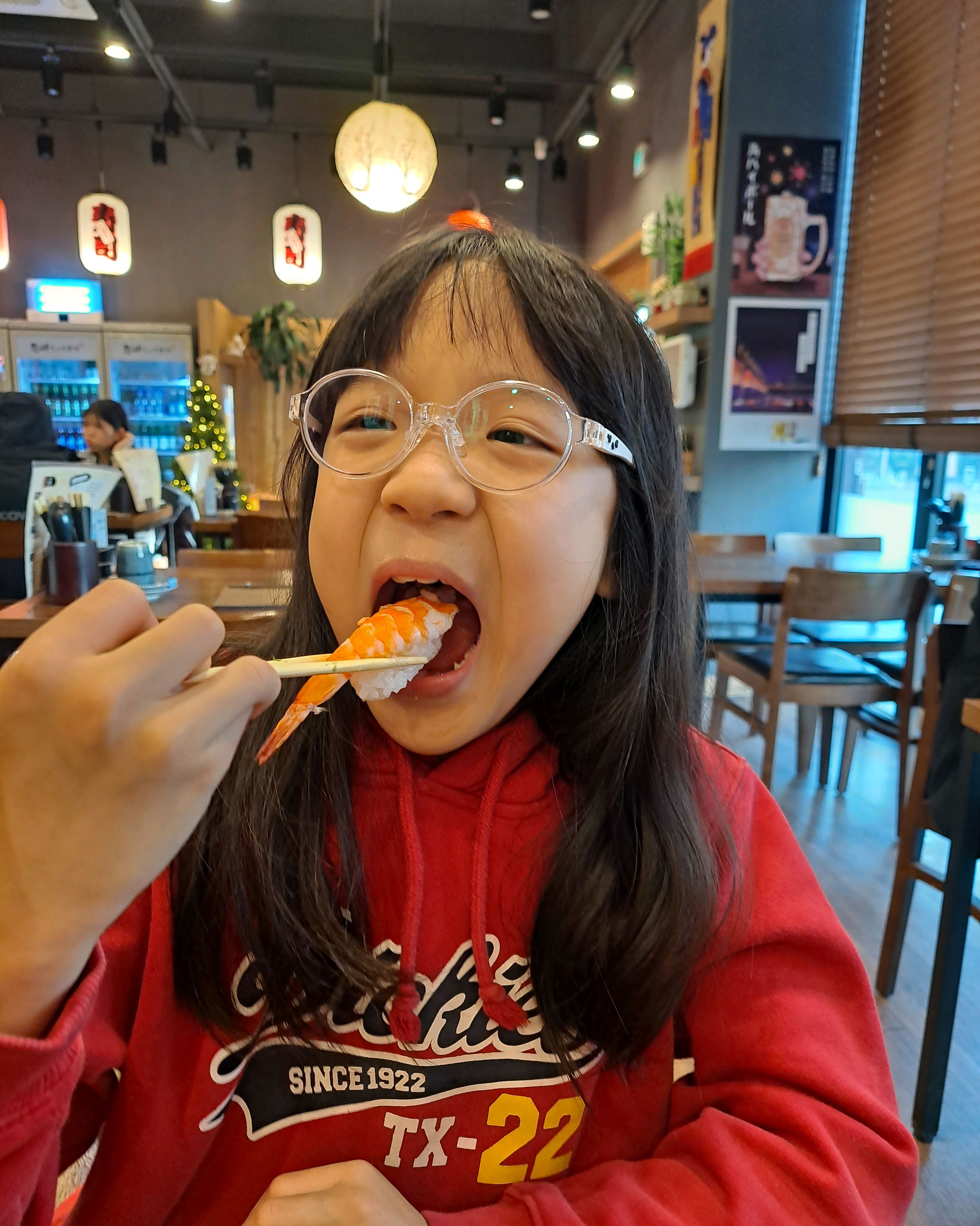 딸기가 신선하고 맛있어요. 한달에 한번씩 방문하는데 아이가 너무 좋아해요. 신선한 해산물