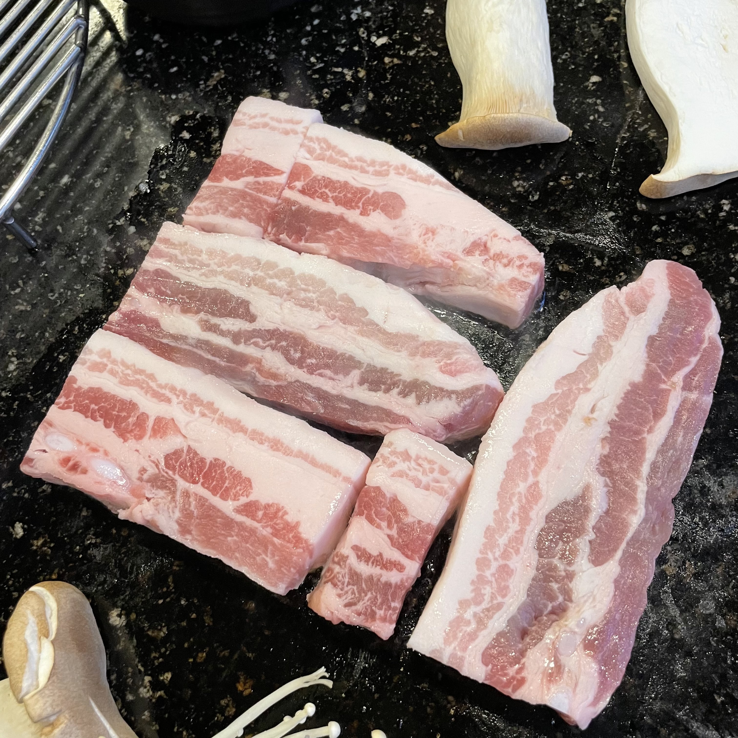 여기 고기 질도 좋고 맛도 엄청 좋아요!!!!! - 불당동 맛집 빠박이네돌판삼겹살 불당점