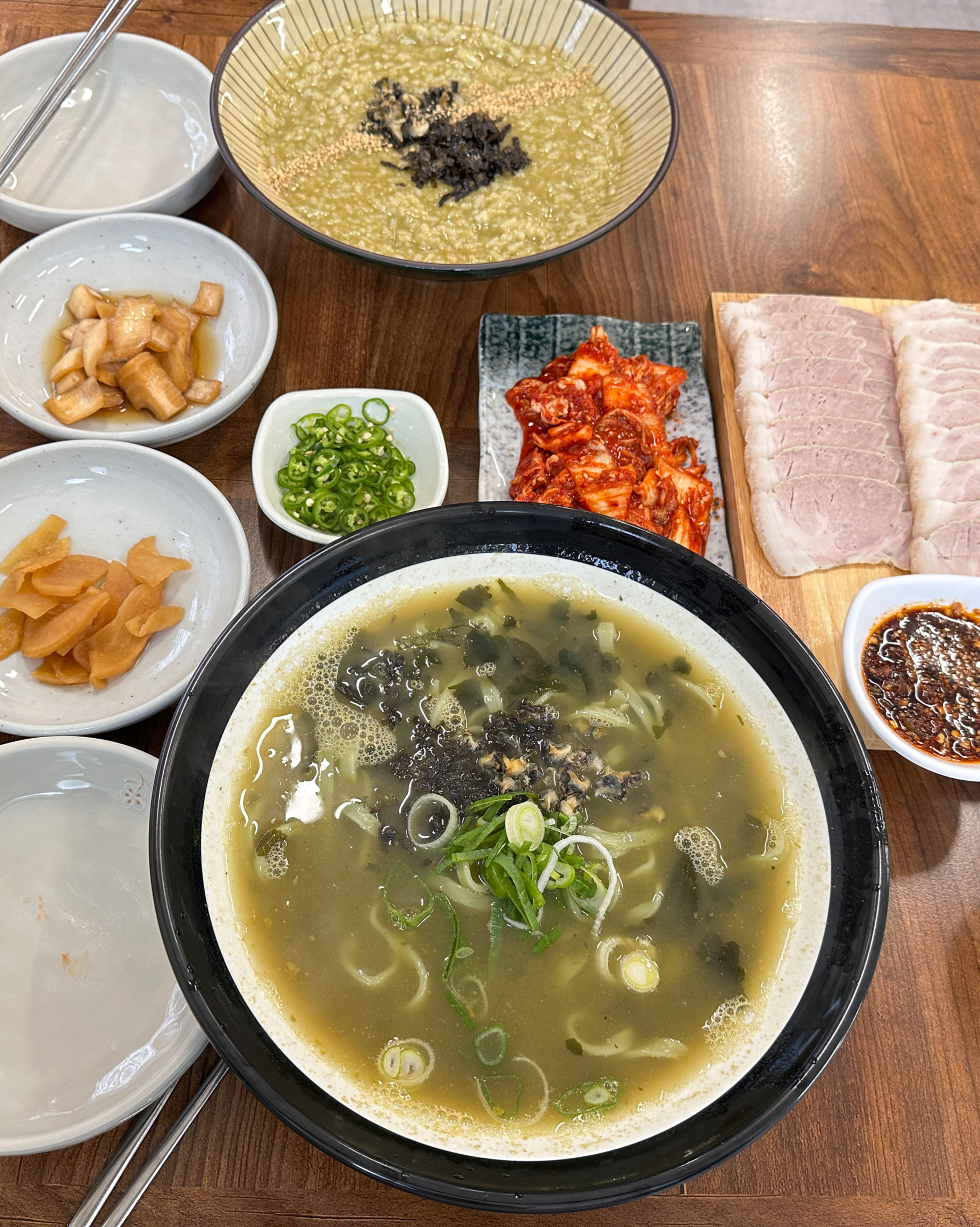 제주공항 근처 너무 맛있고 가성비 넘치는 - 제주 맛집 웅이네 보말칼국수 제주본점