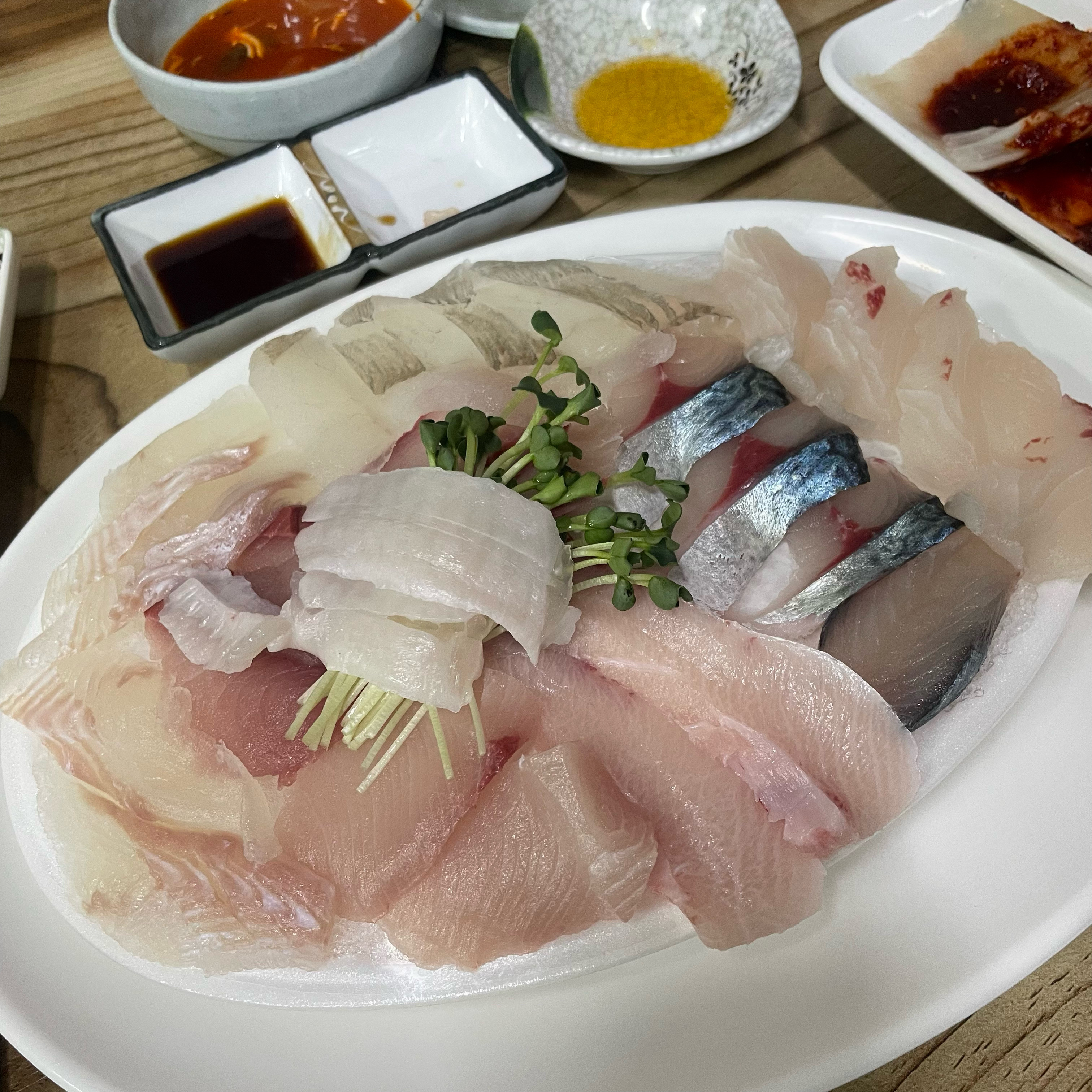 뭐하나 거를타선 없이 맛도리 - 권선동 맛집 완도어시장