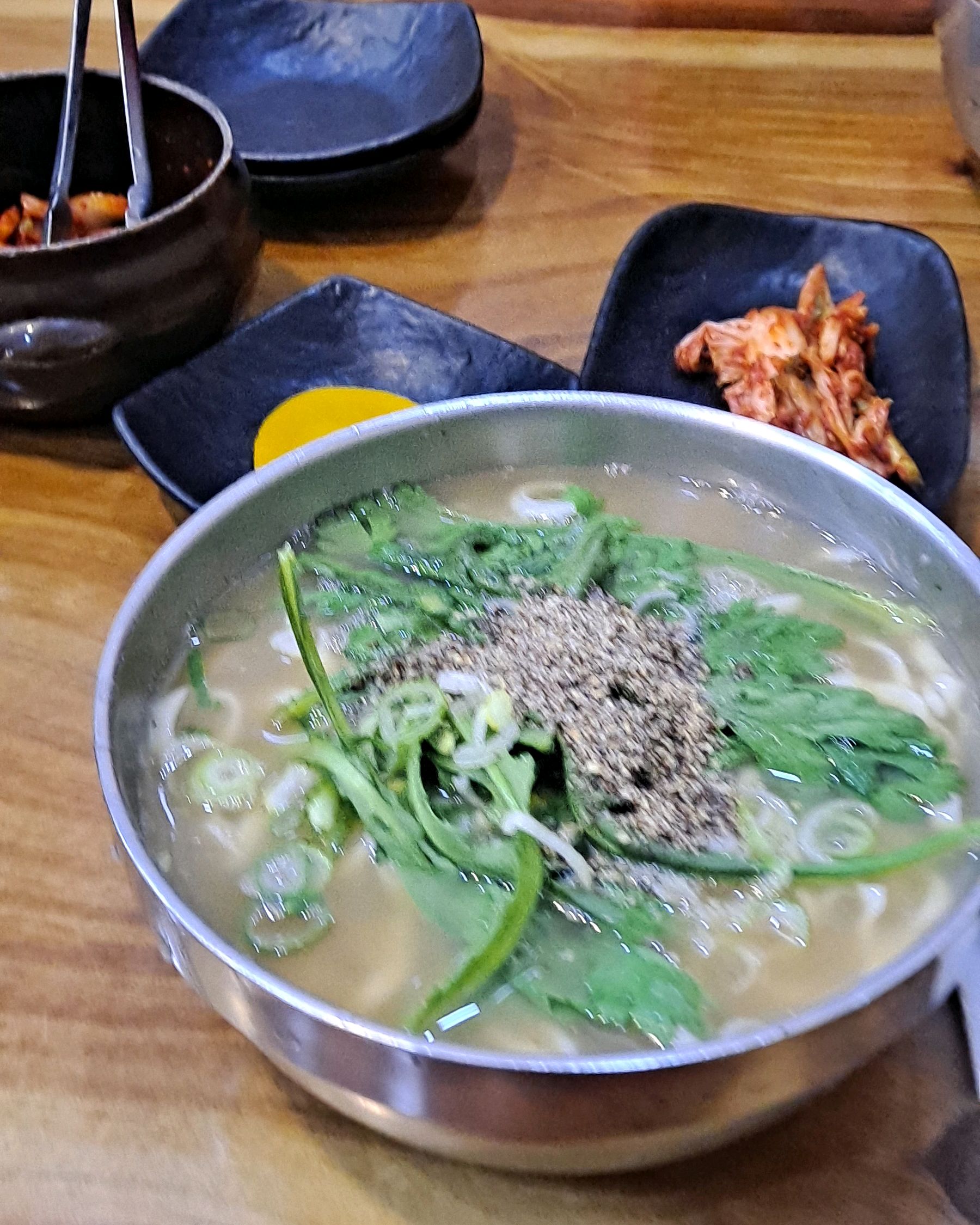 칼국수 맛집이죠~~국물이 끝내줍니다. - 대전 맛집 미소본가스마일칼국수