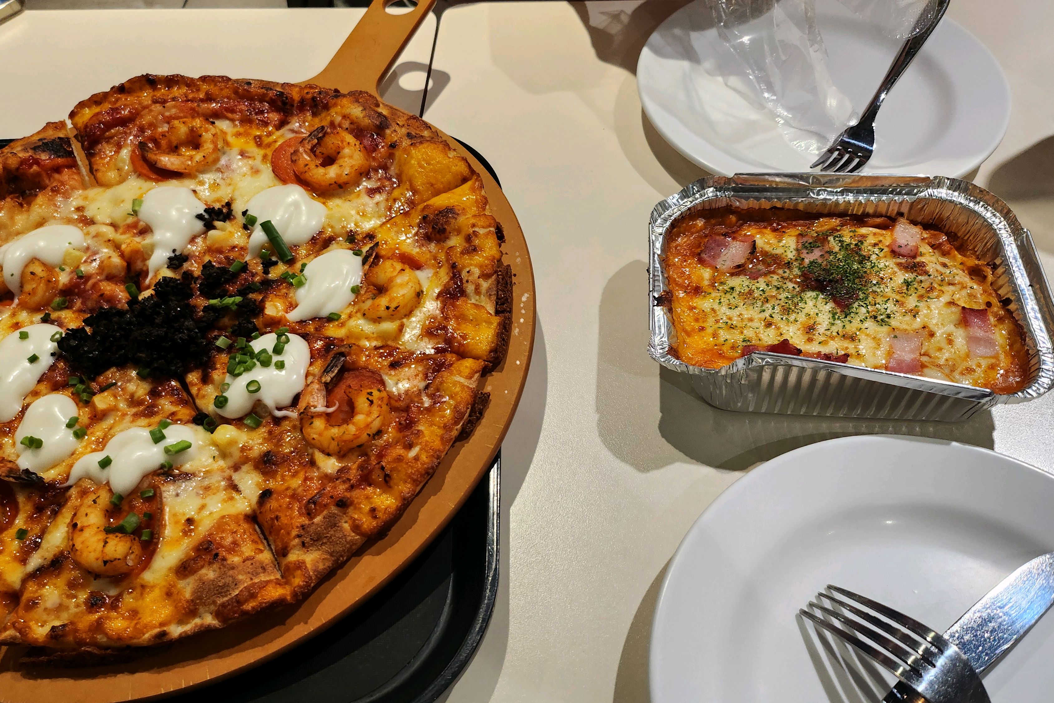 올리브를 튀겨서 토핑한 블랙라벨쉬림프 피자입니다 😍 - 하안동 맛집 피자몰 뉴코아광명점