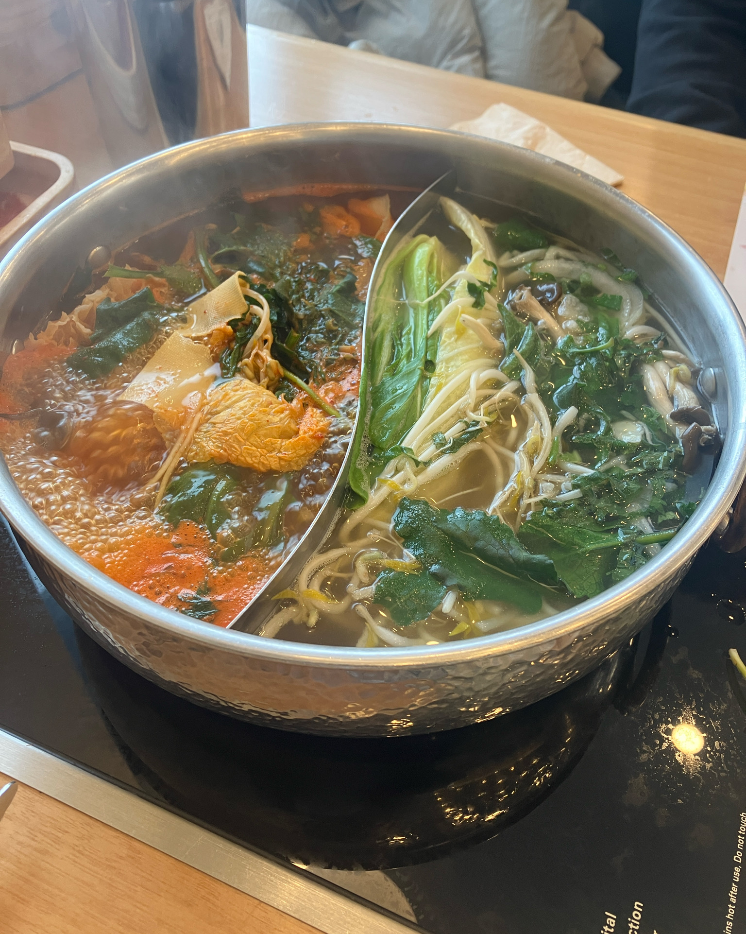 수도권에 사는 지인 추천으로 갔는데 메뉴 구성도 알차고 너무 맛있었습니다. 제주에 뷔페 식
