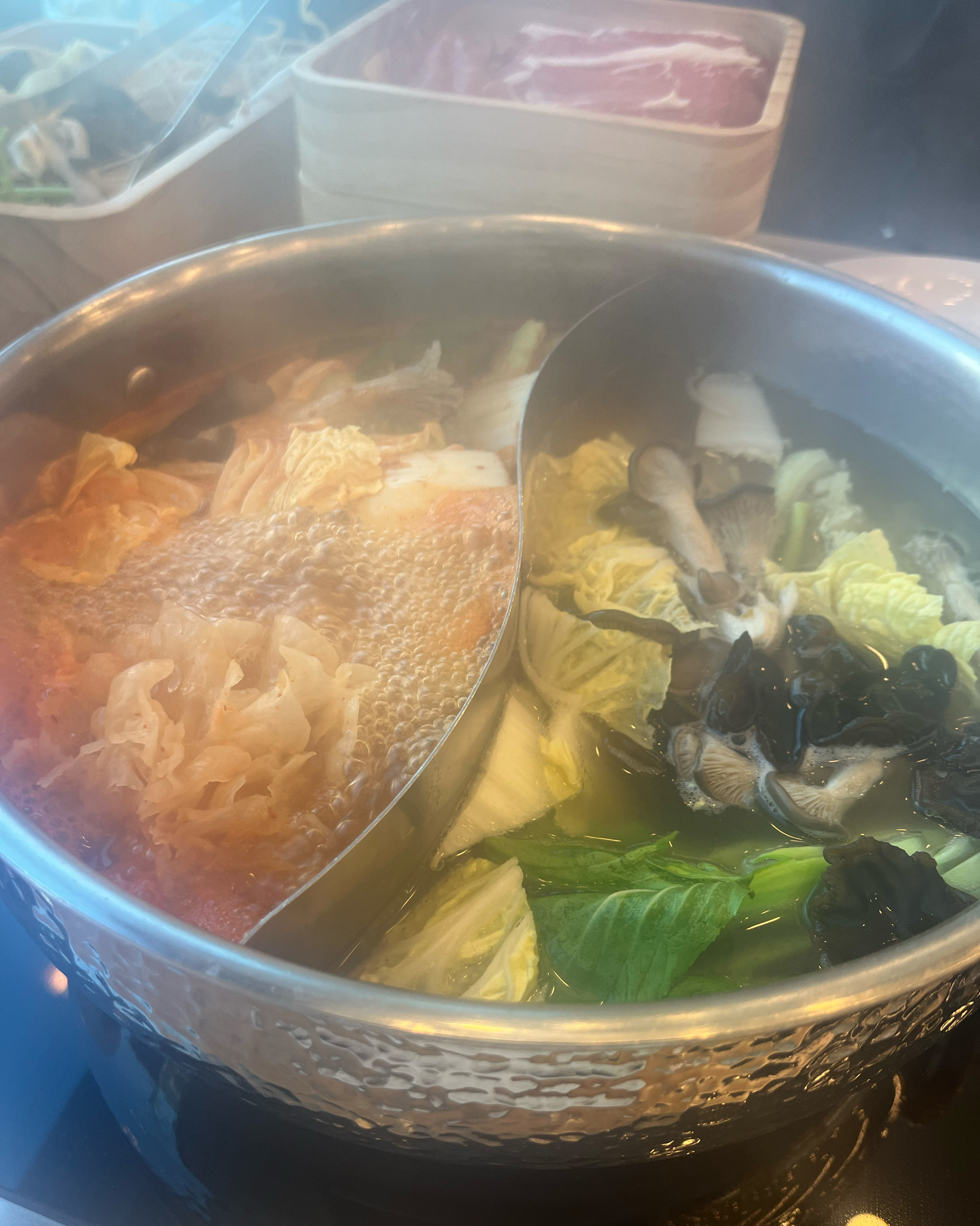 주차하기 편하고 매장이 넓어 시끄럽지 않고 편히 식사할수 있었어요. - 충남 서산 맛집 샤브올데이 충남서산점