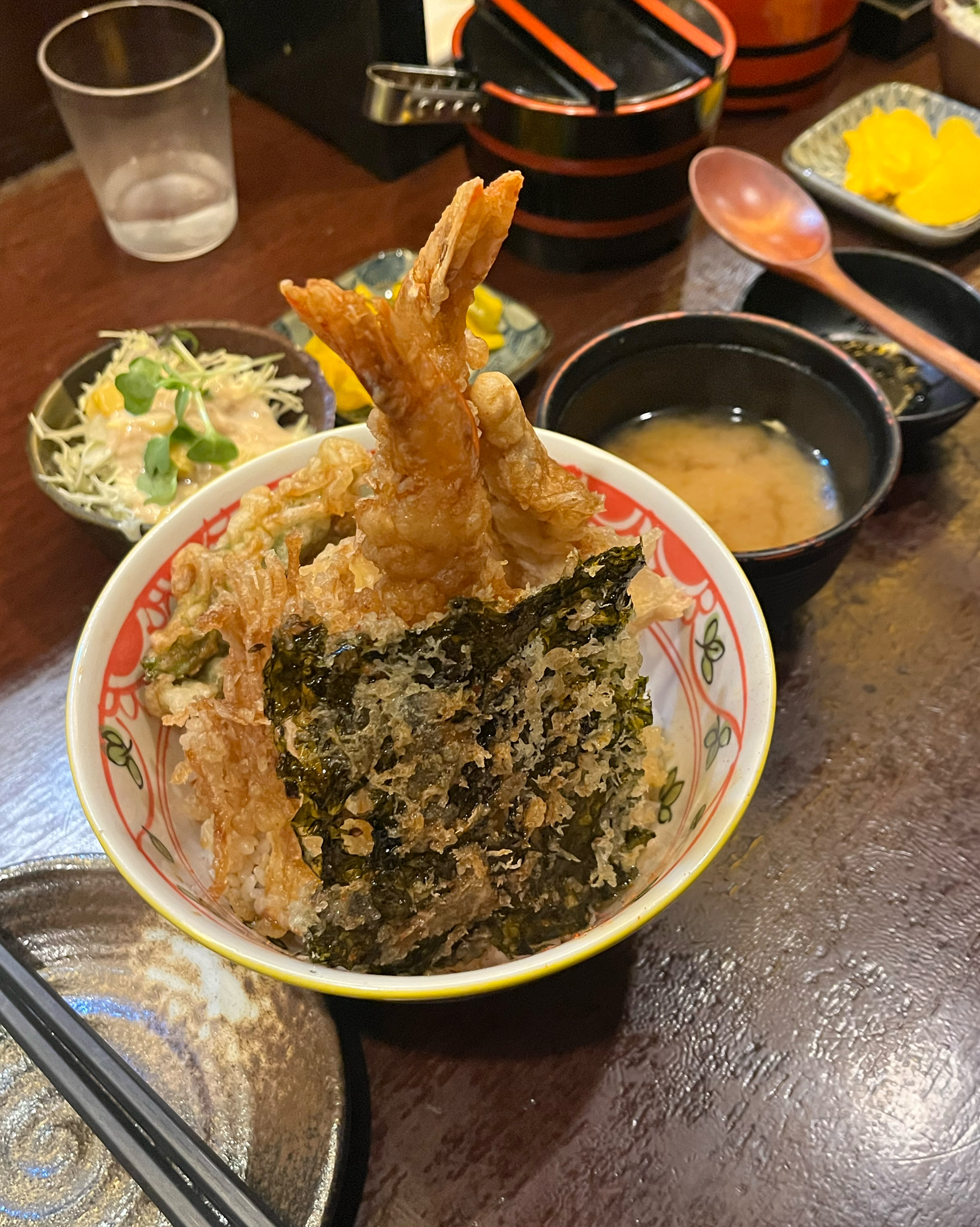 2~3인 일행과 가기 좋아요! 저의 최애 텐동 맛집입니다.. 거의 10번 다녀갔고, 데려간
