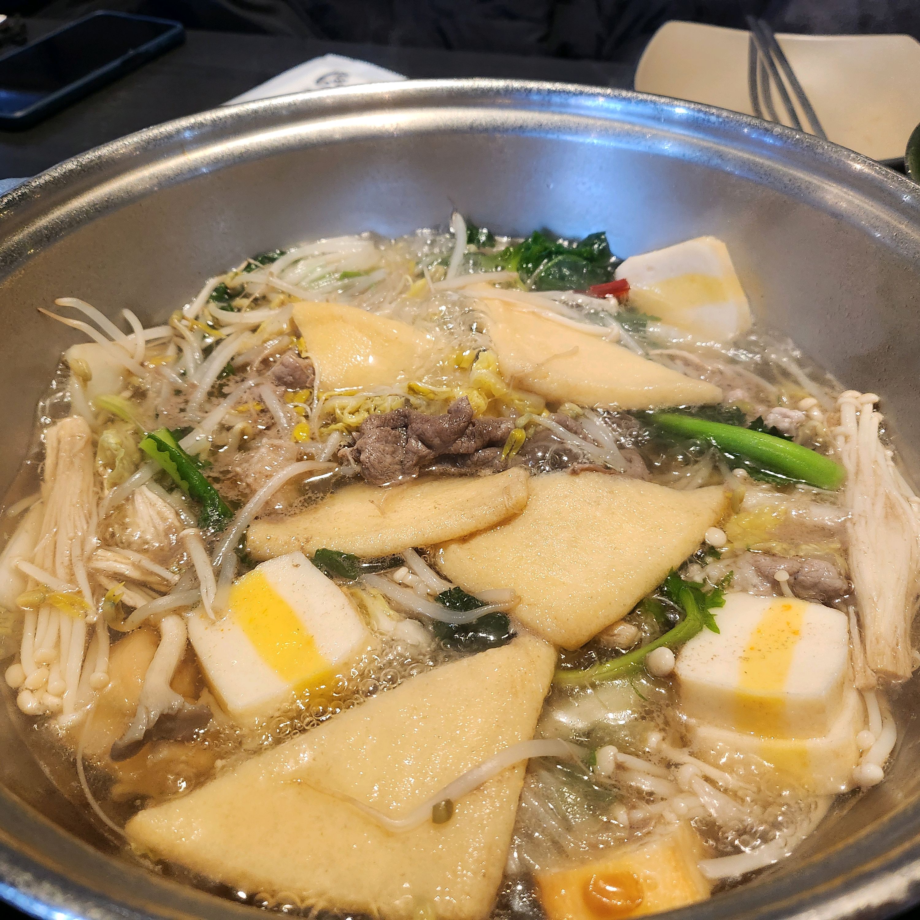 샐러드바에 있는 채소와 재료들도 신선하고 샤브샤브도 넘 맛있어요💛 - 아차산역 맛집 소담촌 아차산역점